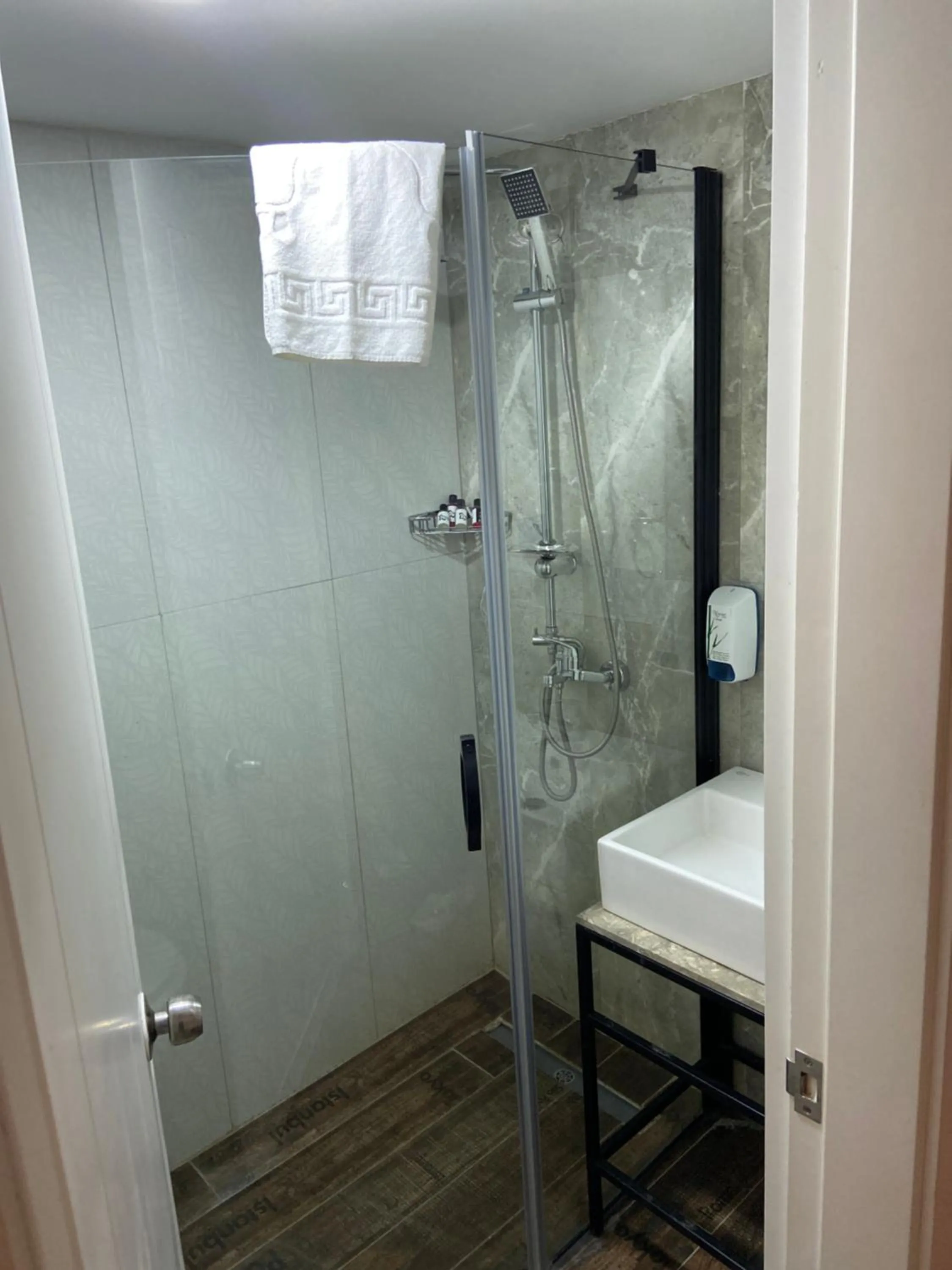 Shower in Lupo Libero Hotel Spa