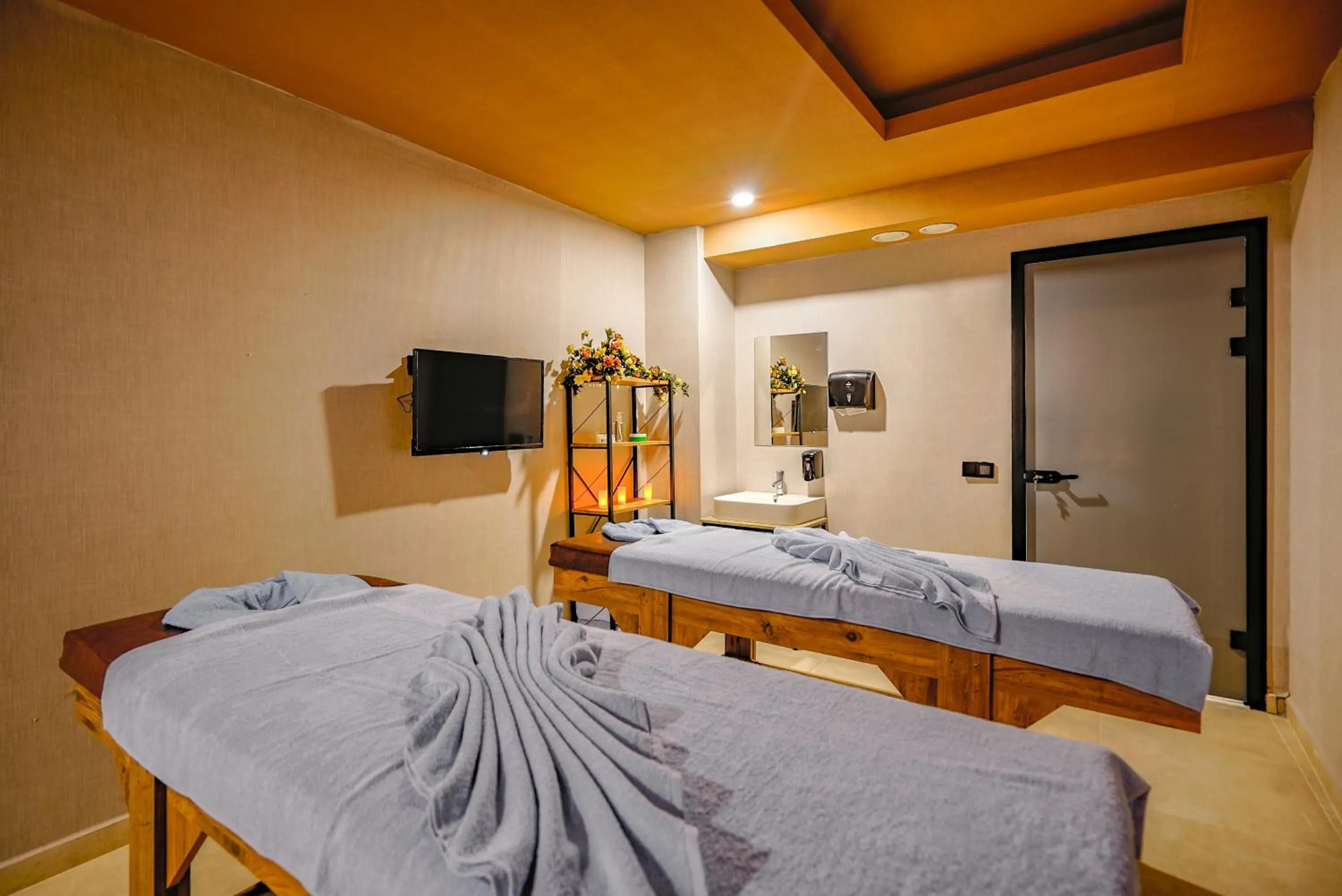 Hot Tub, Bed in Lupo Libero Hotel Spa