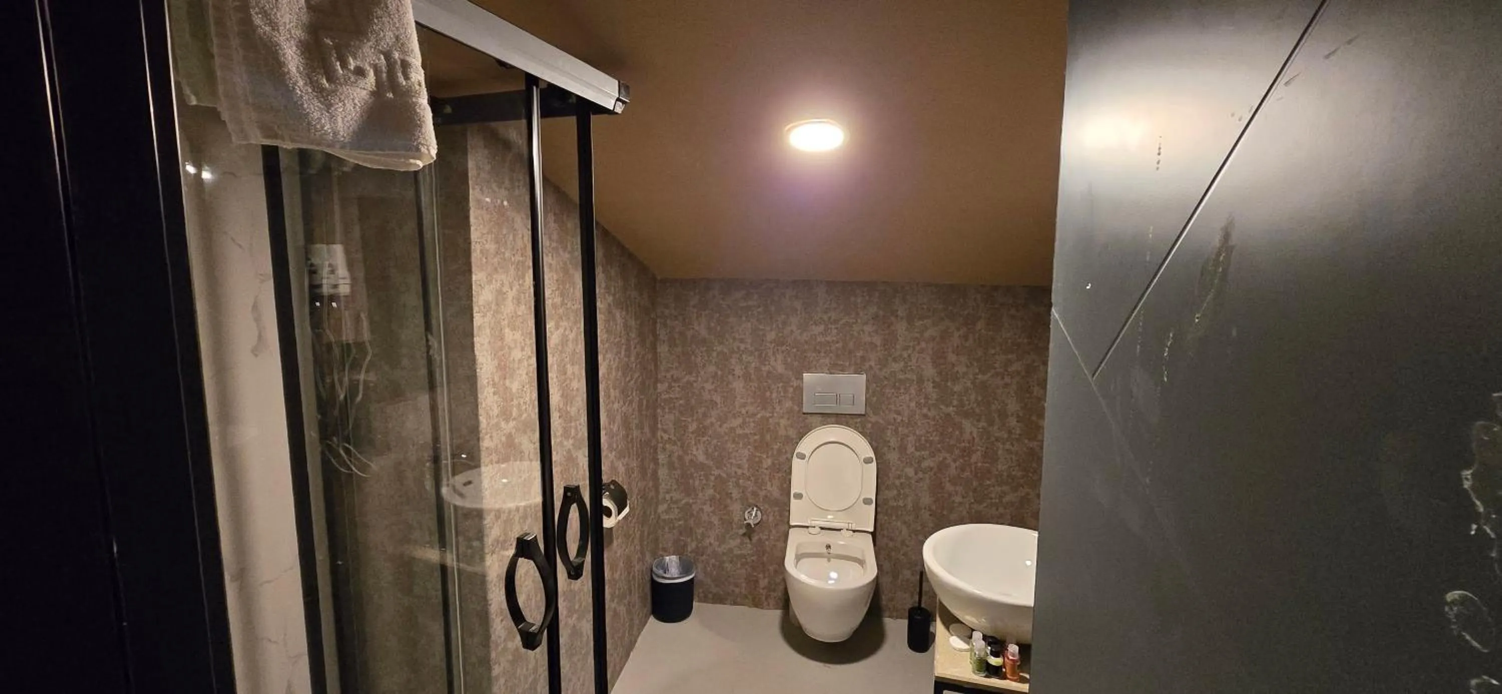 Shower in Lupo Libero Hotel Spa