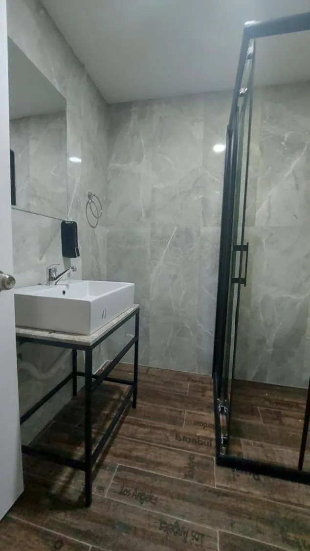 Shower in Lupo Libero Hotel Spa