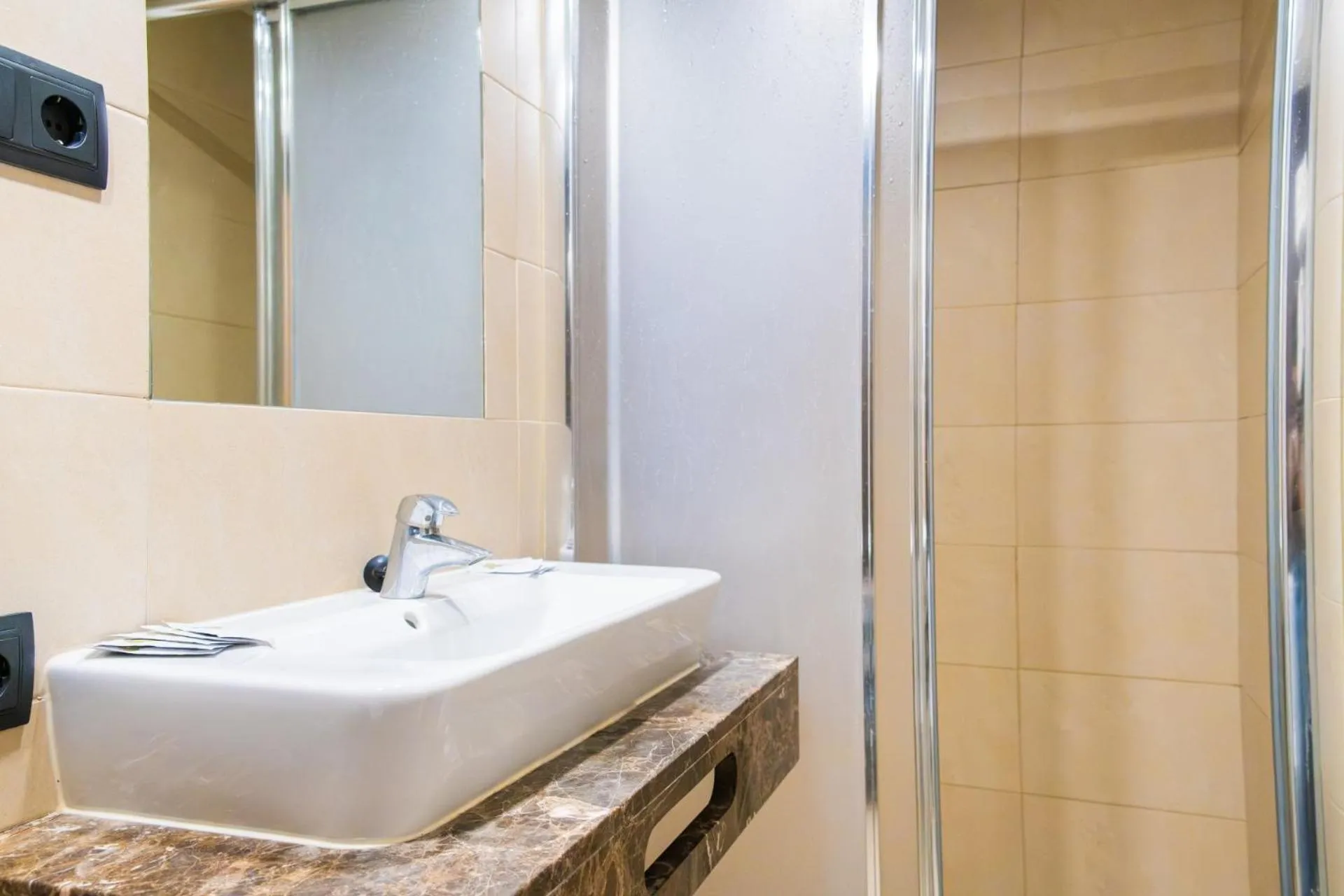 Shower in Checkin Flamingo