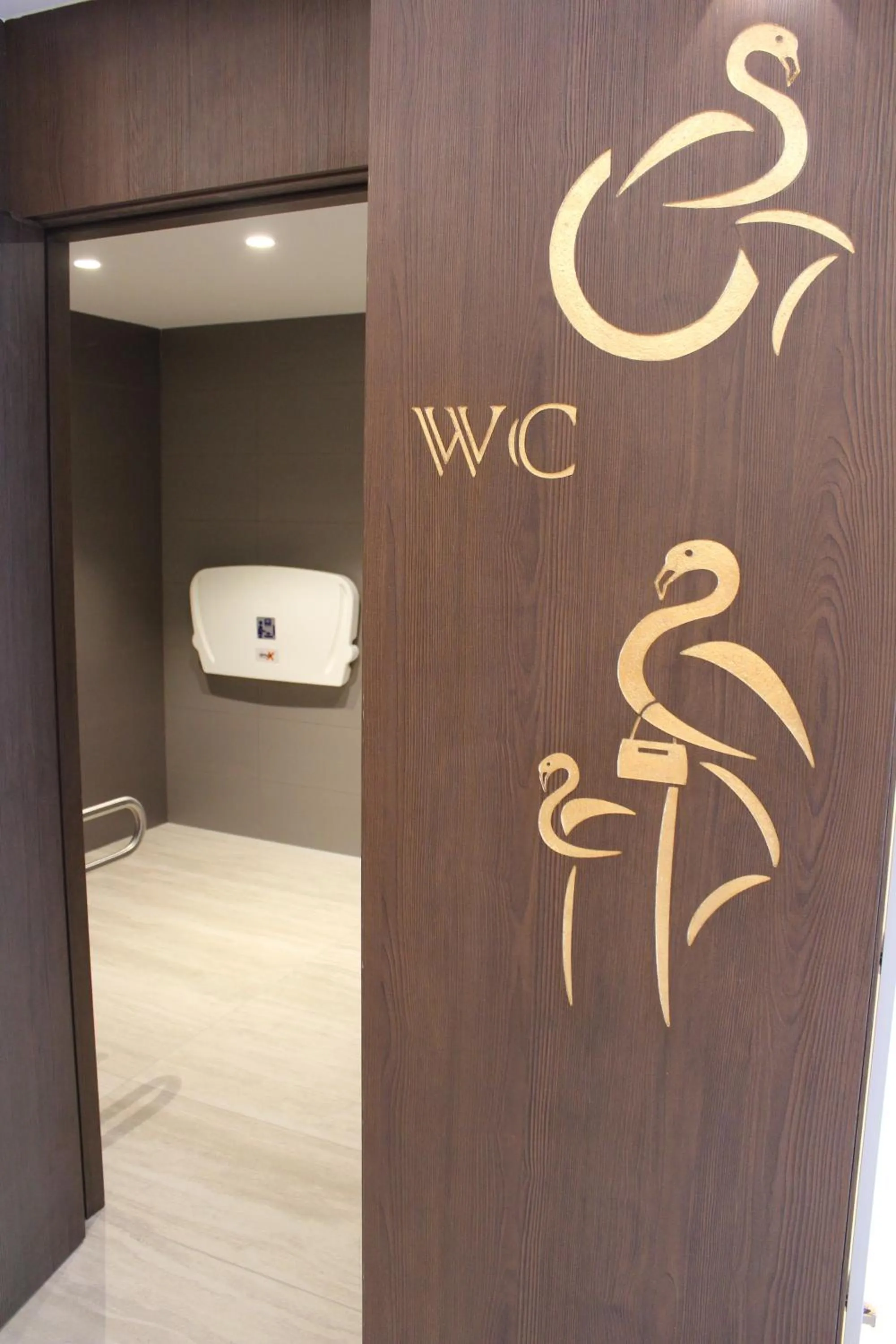 Bathroom in Checkin Flamingo