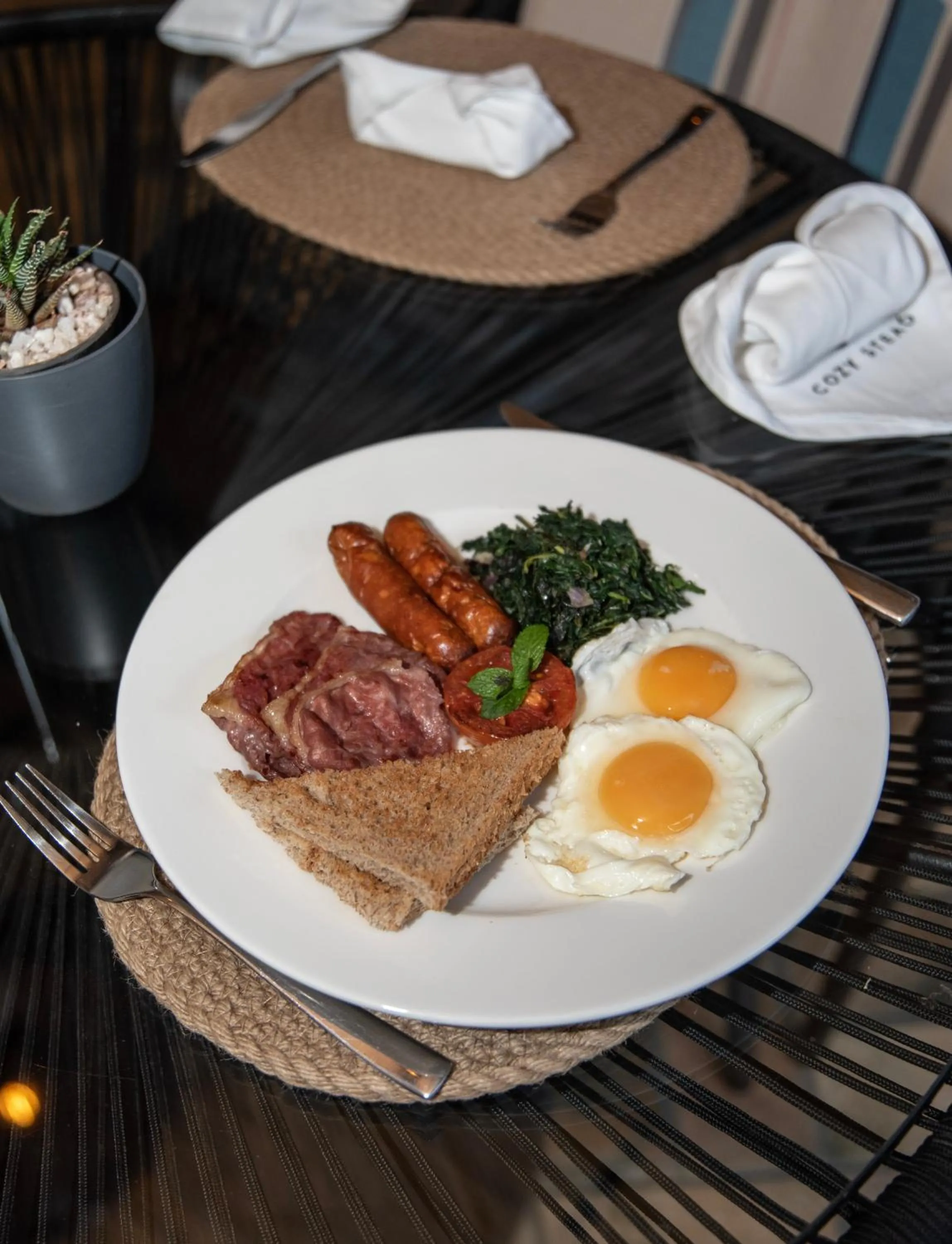 Food and drinks in Cozy Stead Hotel - Garden House, Gigiri