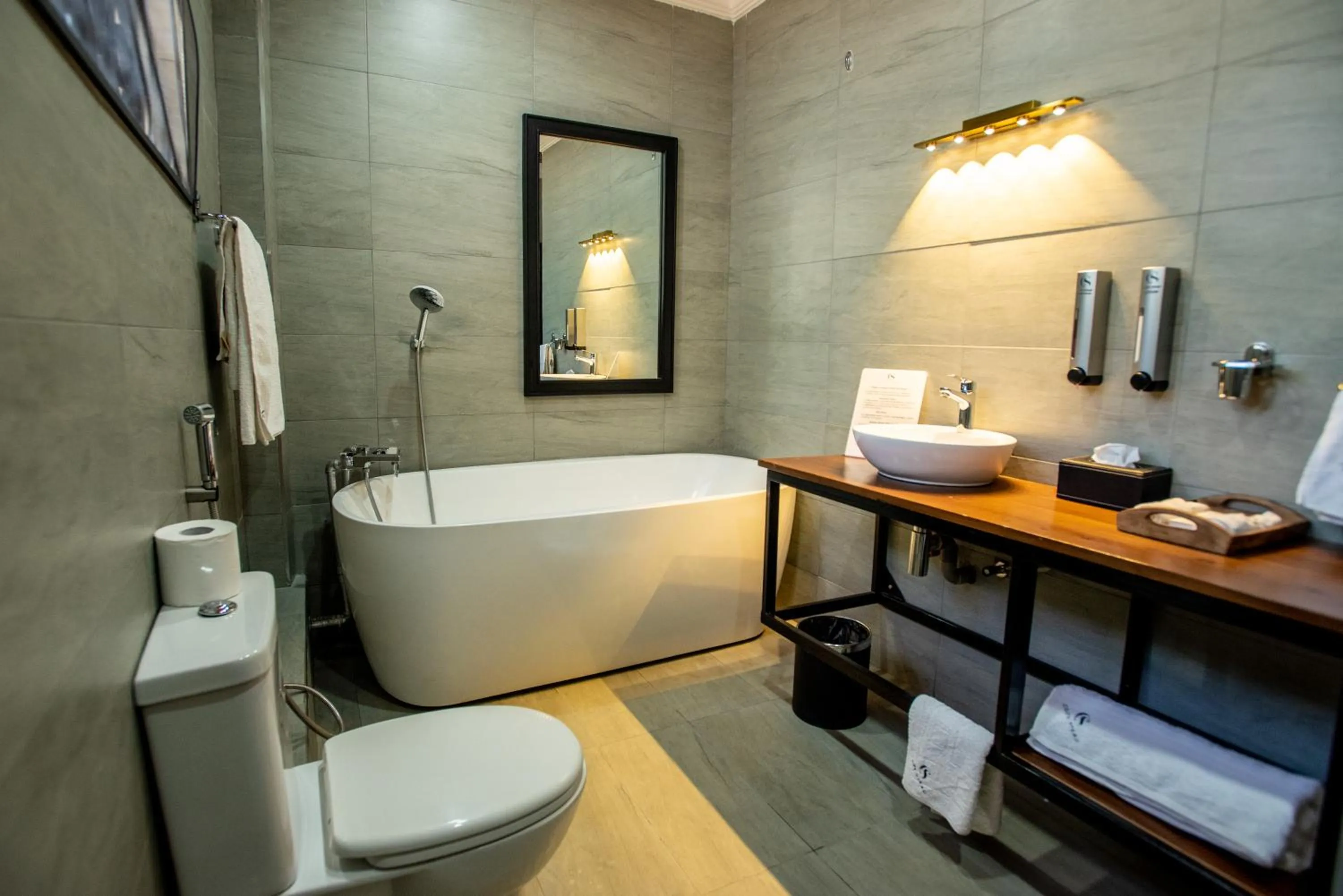 Shower in Cozy Stead Hotel - Garden House, Gigiri