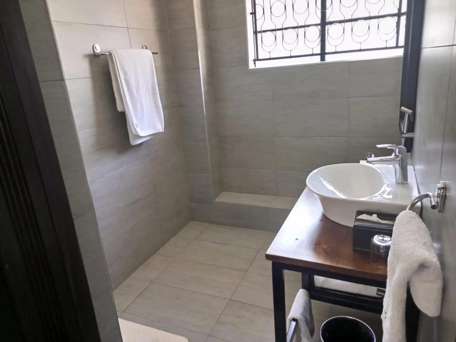 Shower in Cozy Stead Hotel - Garden House, Gigiri