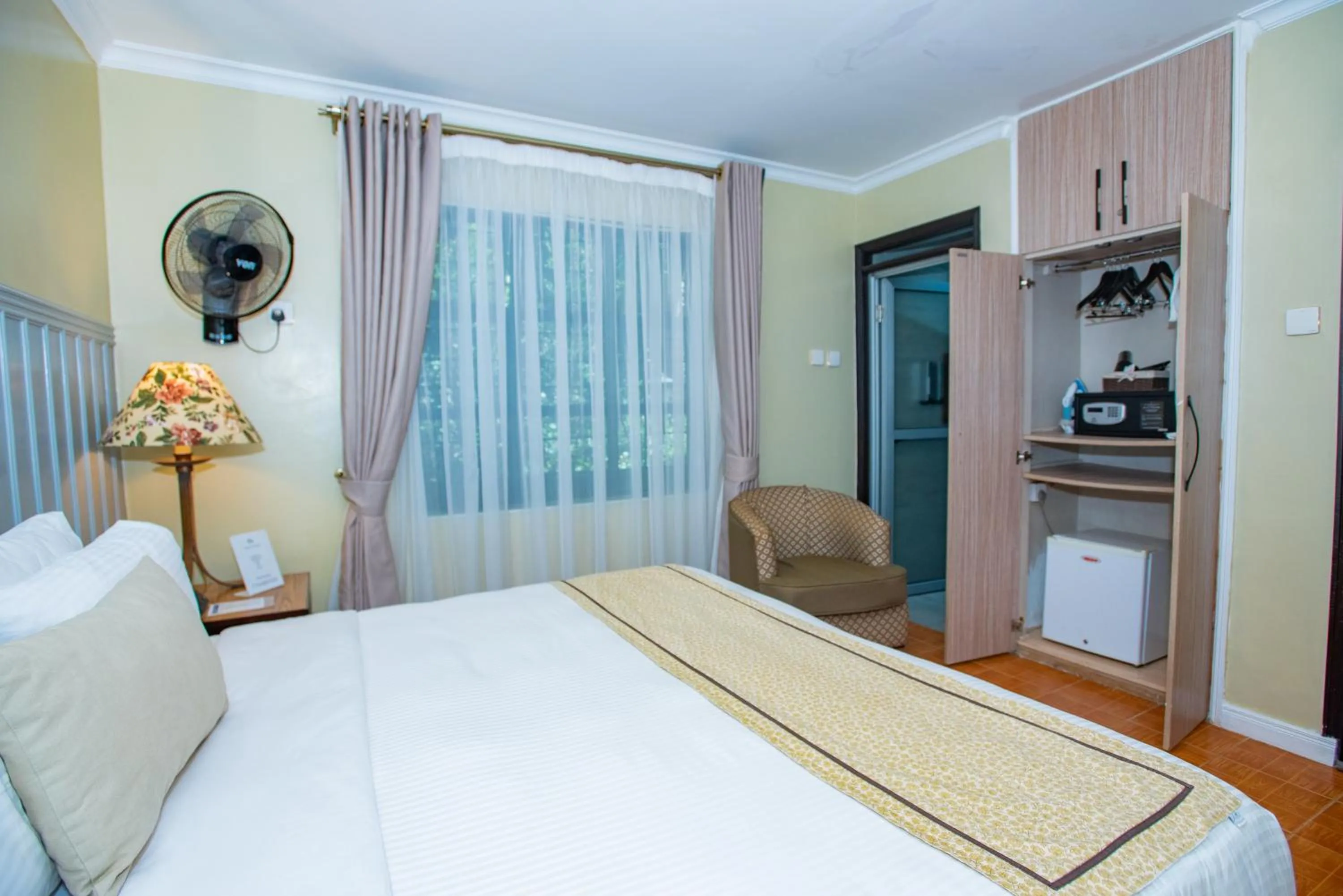 Bed in Cozy Stead Hotel - Garden House, Gigiri