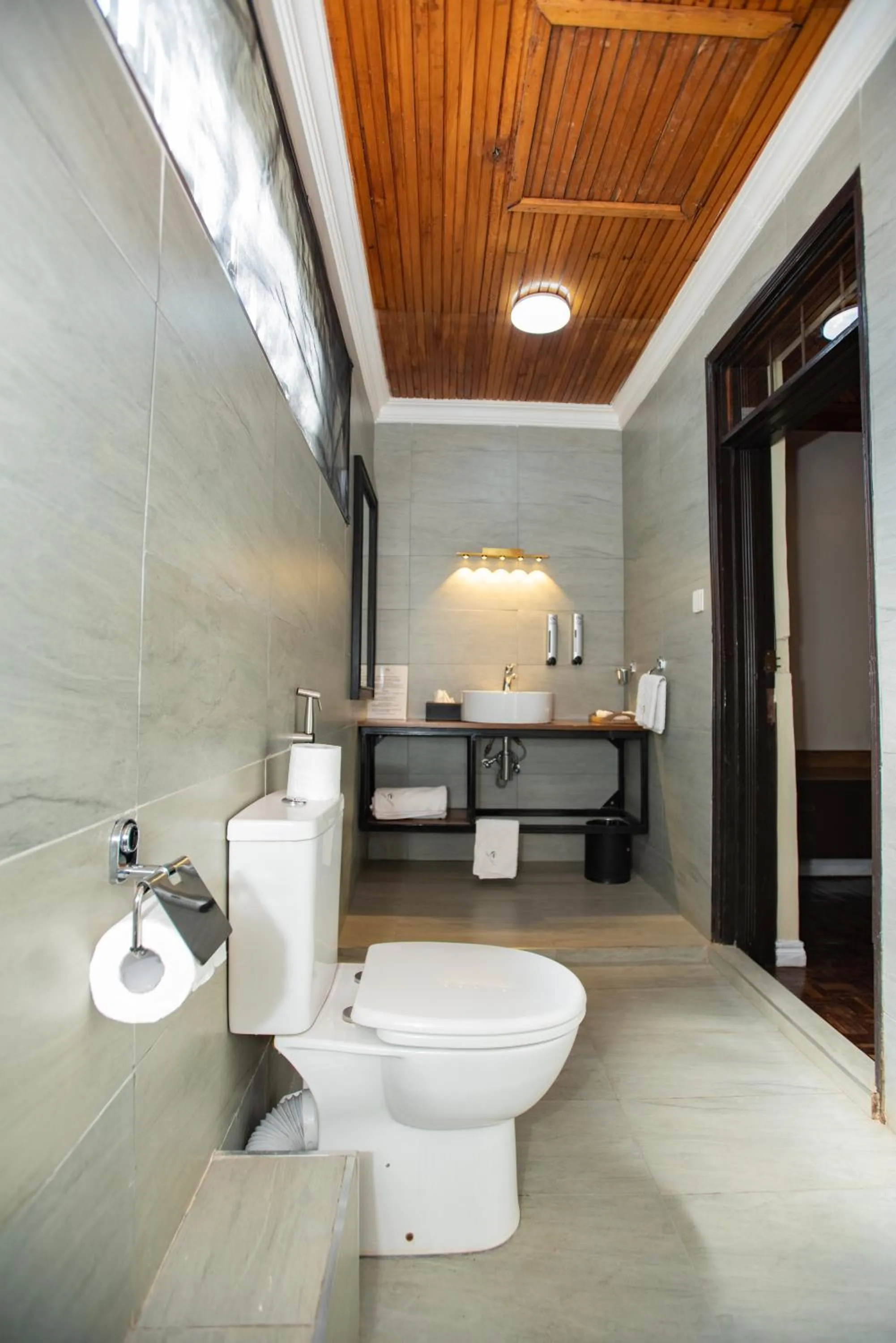 Shower in Cozy Stead Hotel - Garden House, Gigiri