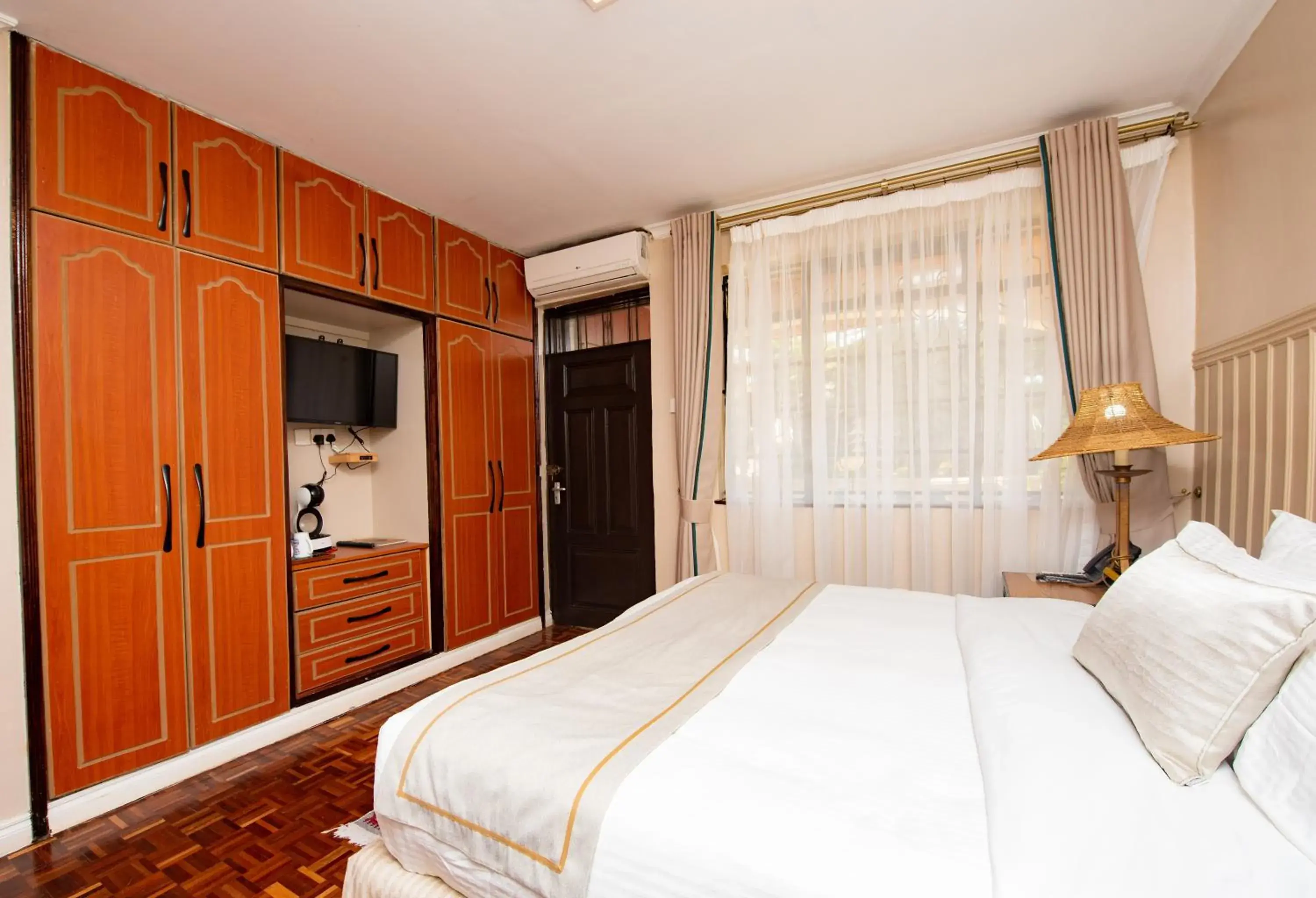Deluxe Double Room with Balcony - single occupancy in Cozy Stead Deluxe Double Room with Balcony - single occupancy in Cozy Stead