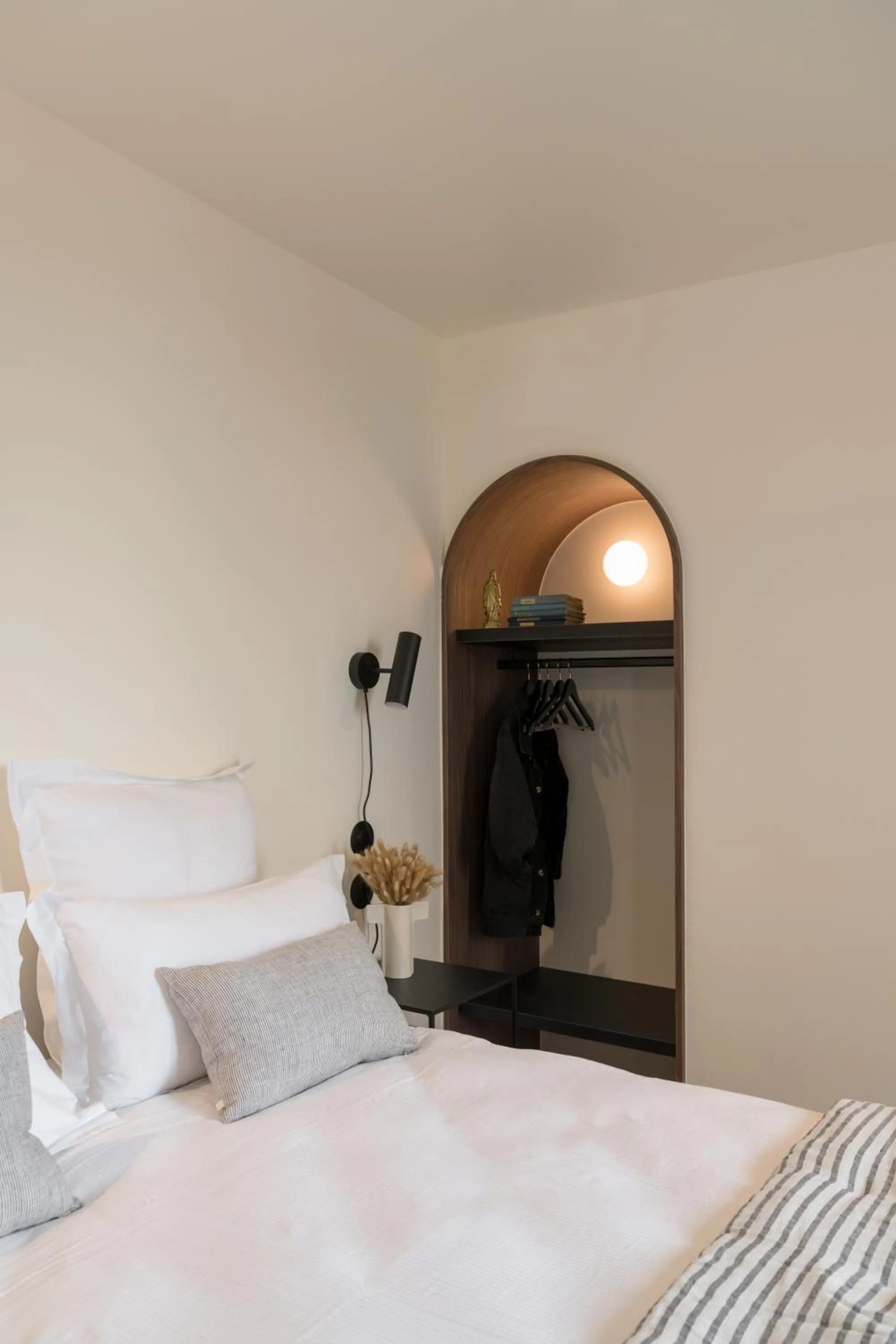 Bedroom, Bed in Hôtel Le Prieuré