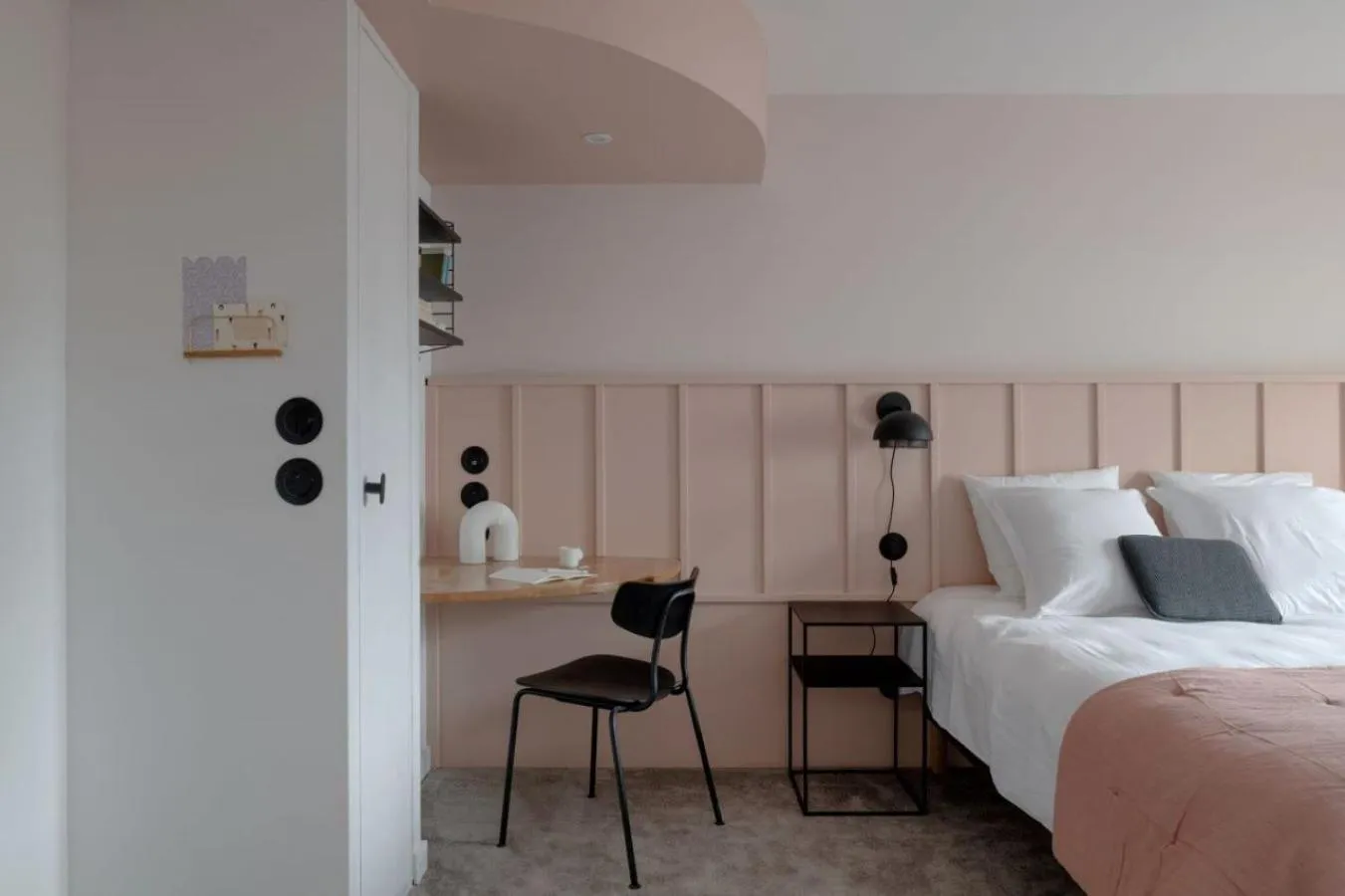 Photo of the whole room, Bed in Hôtel Le Prieuré