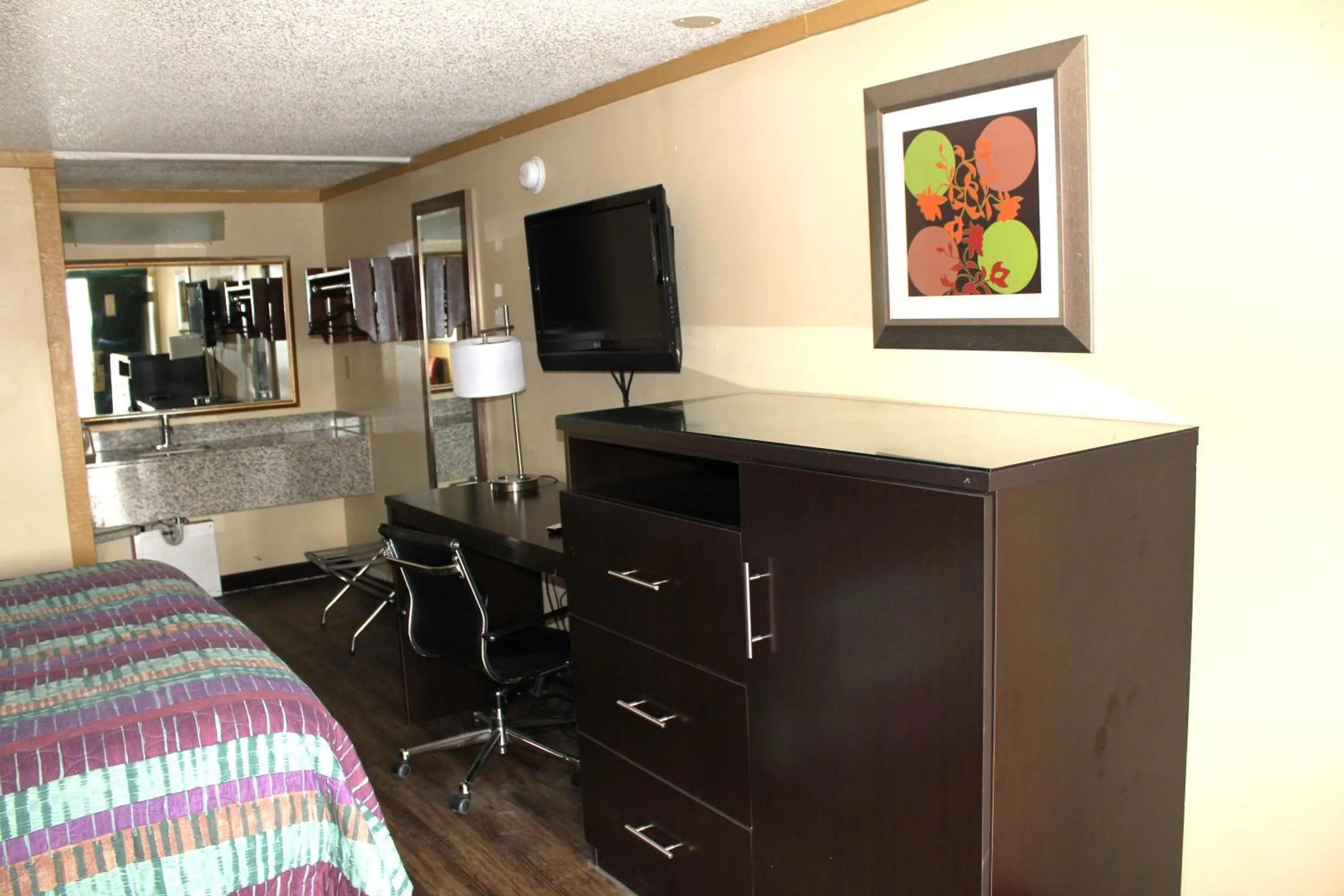 TV and multimedia, Bed in Executive Inn & Suites