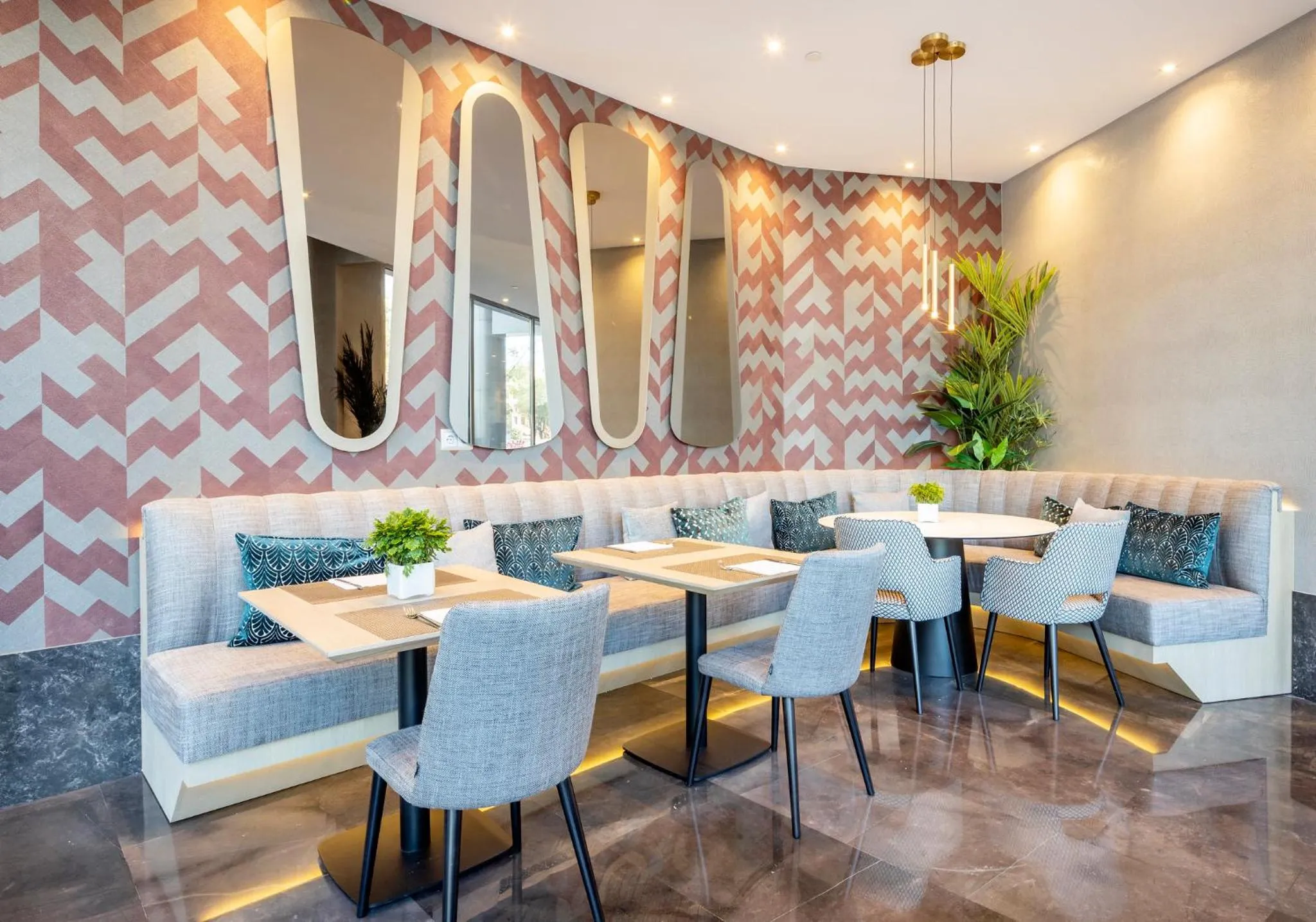 Restaurant/places to eat in Ilunion Alcalá Norte