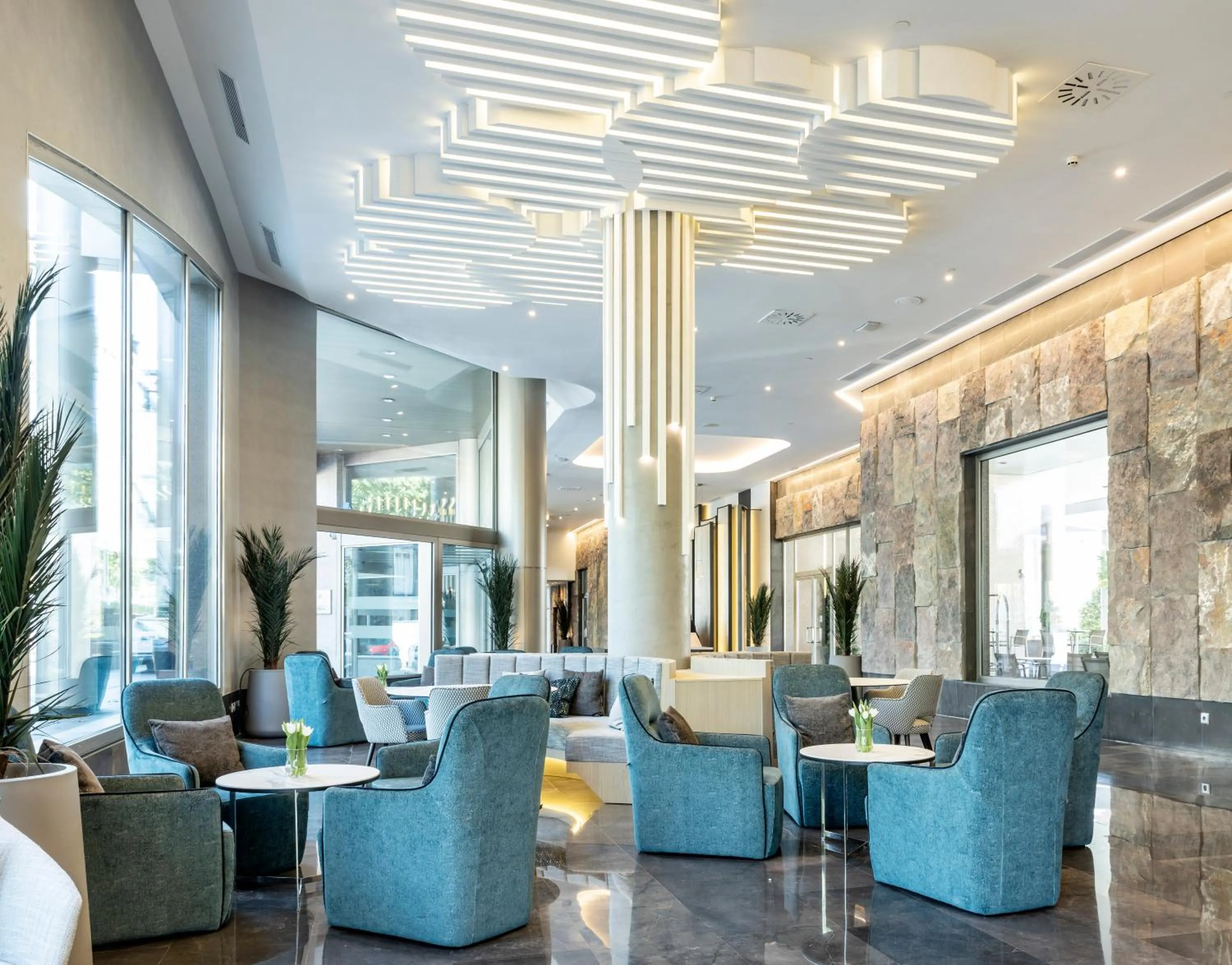 Seating area in Ilunion Alcalá Norte