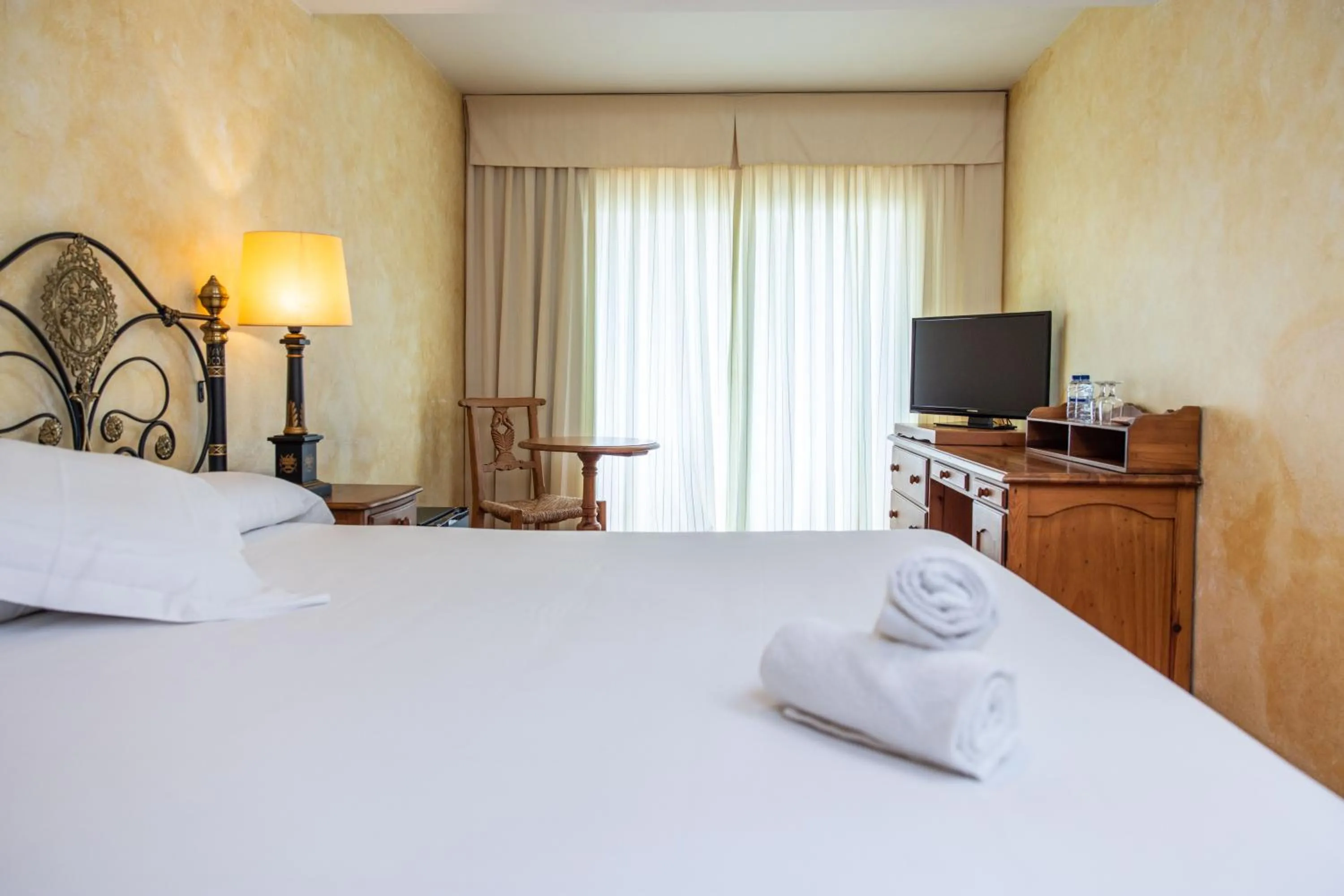 Bedroom, Bed in RVHotels Vila de Tossa