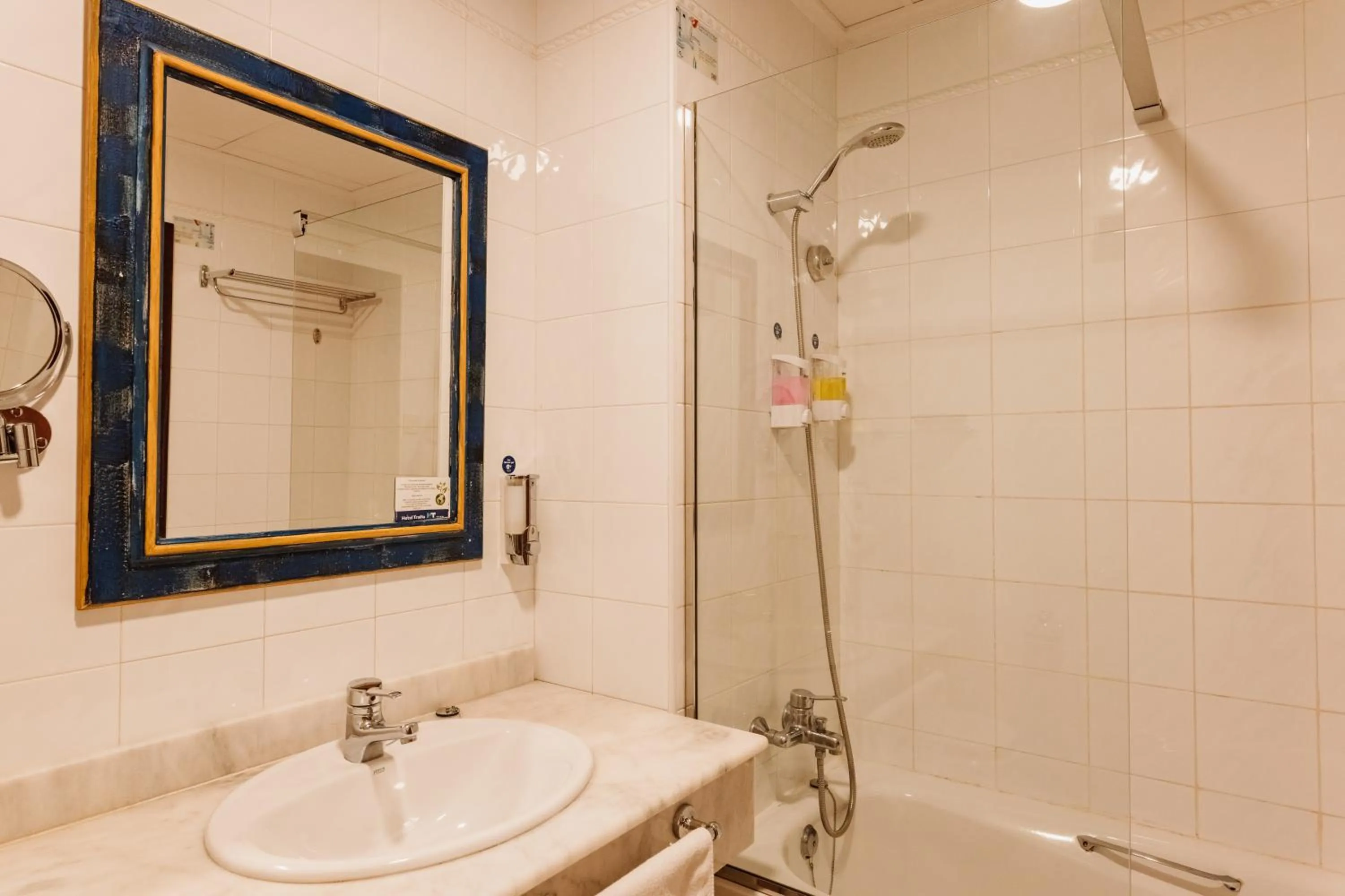 Bathroom in Hotel Traíña