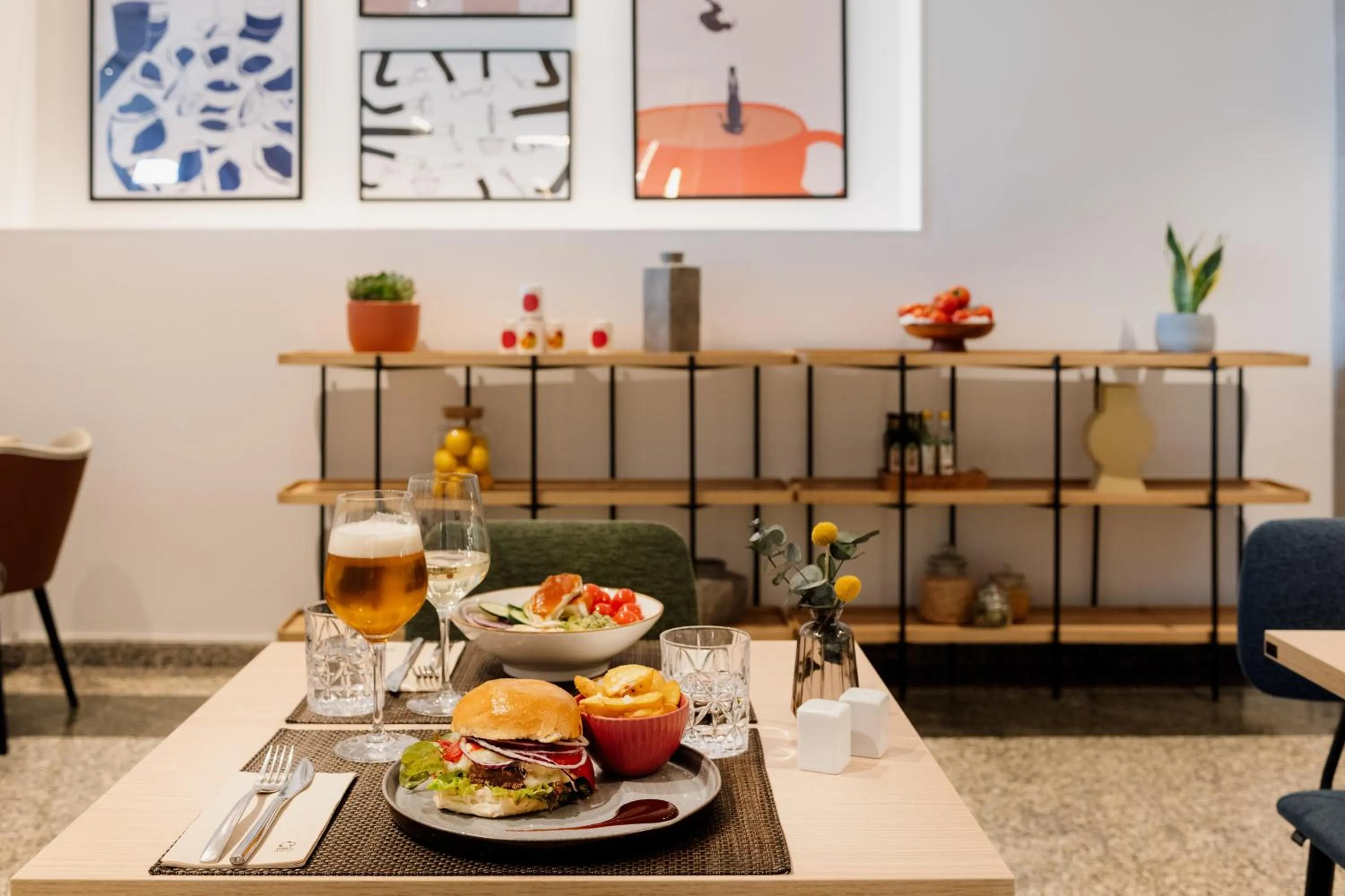 Restaurant/places to eat in Hotel Santiago Plaza Affiliated by Meliá