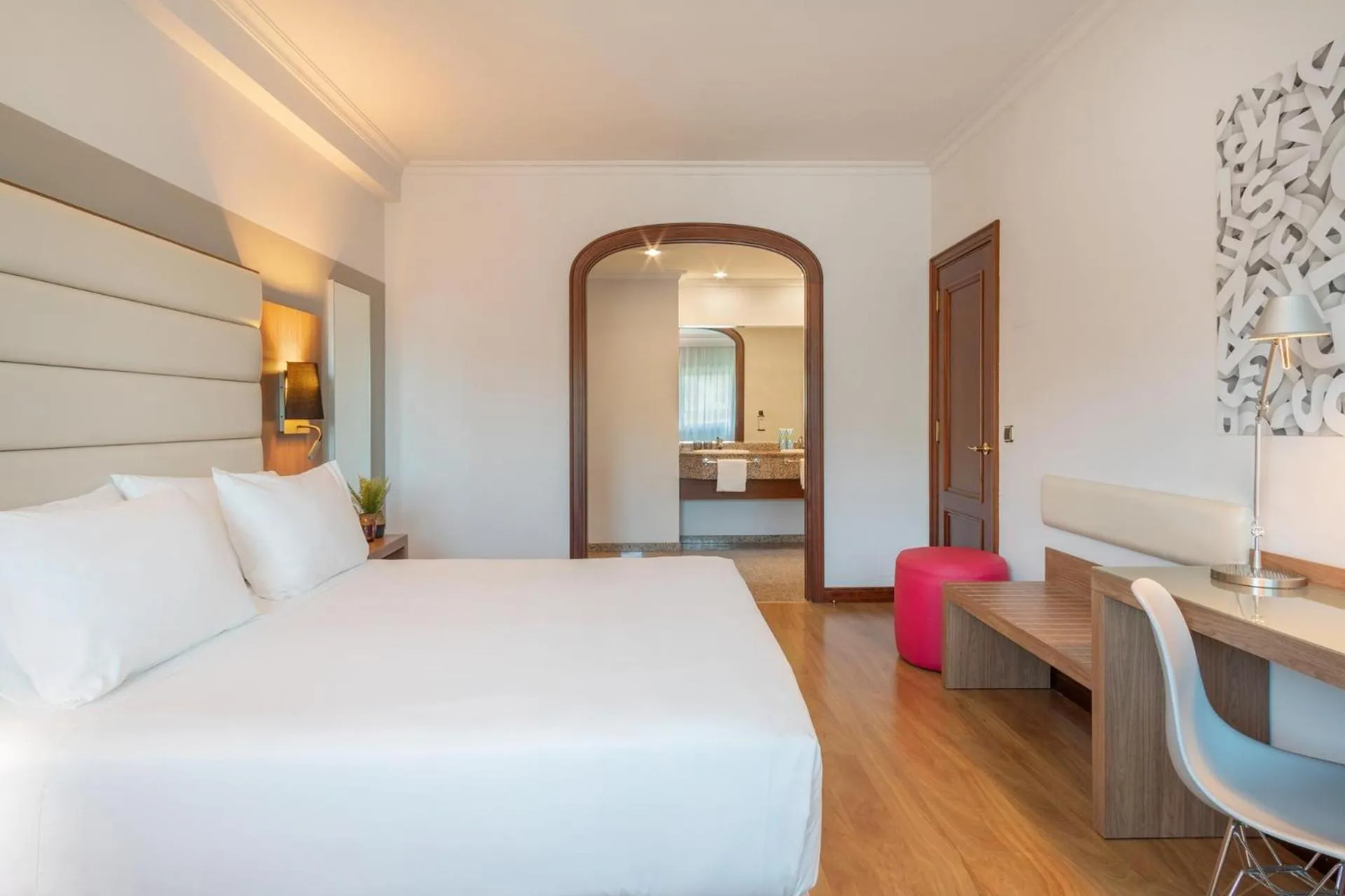 Bed in Hotel Santiago Plaza Affiliated by Meliá