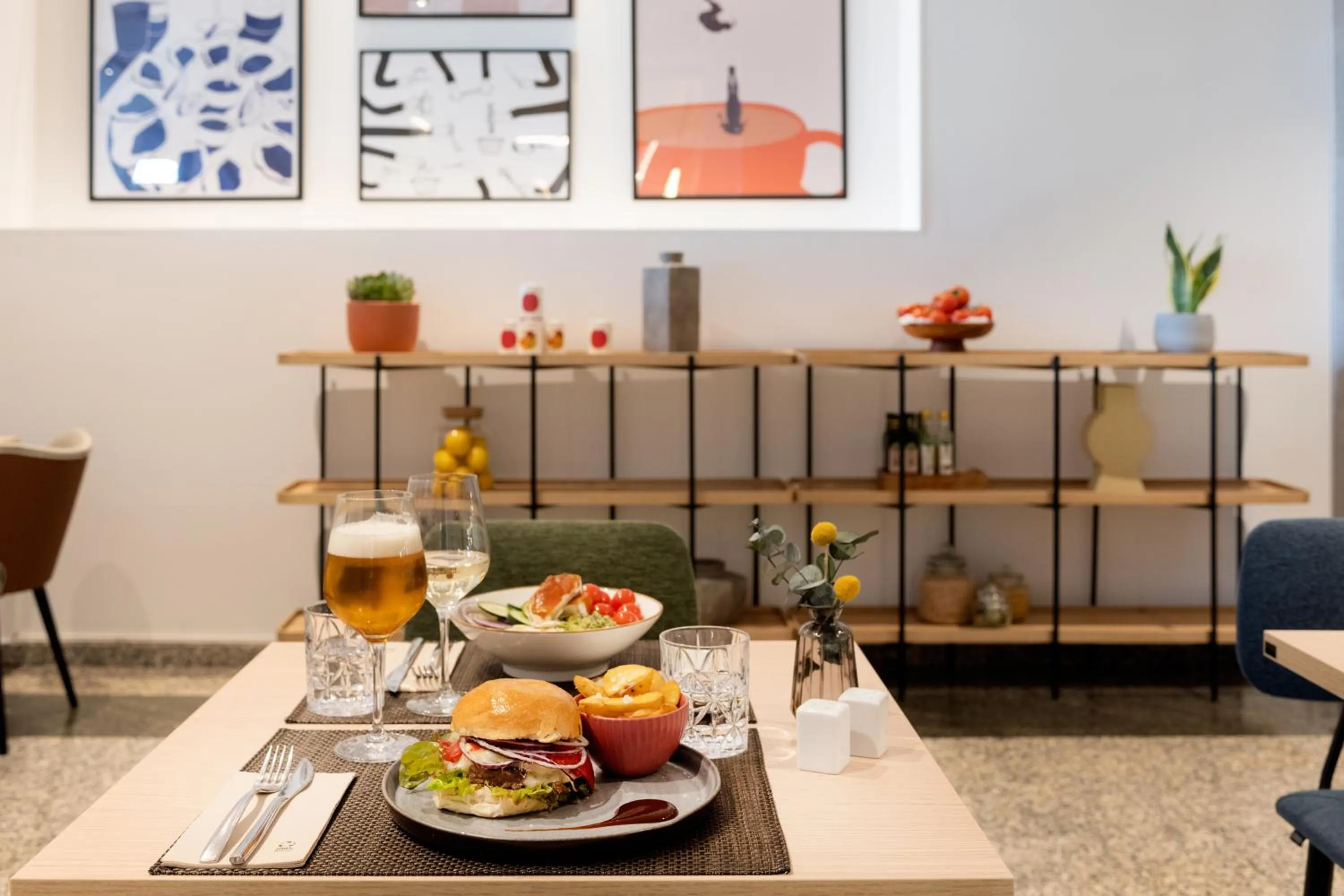 Restaurant/places to eat in Hotel Santiago Plaza Affiliated by Meliá