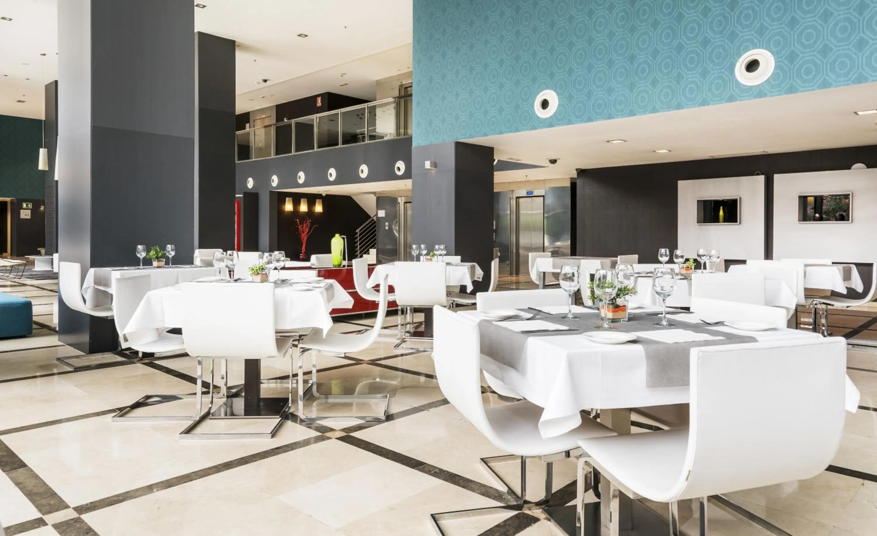 Restaurant/places to eat in Ilunion Aqua 4