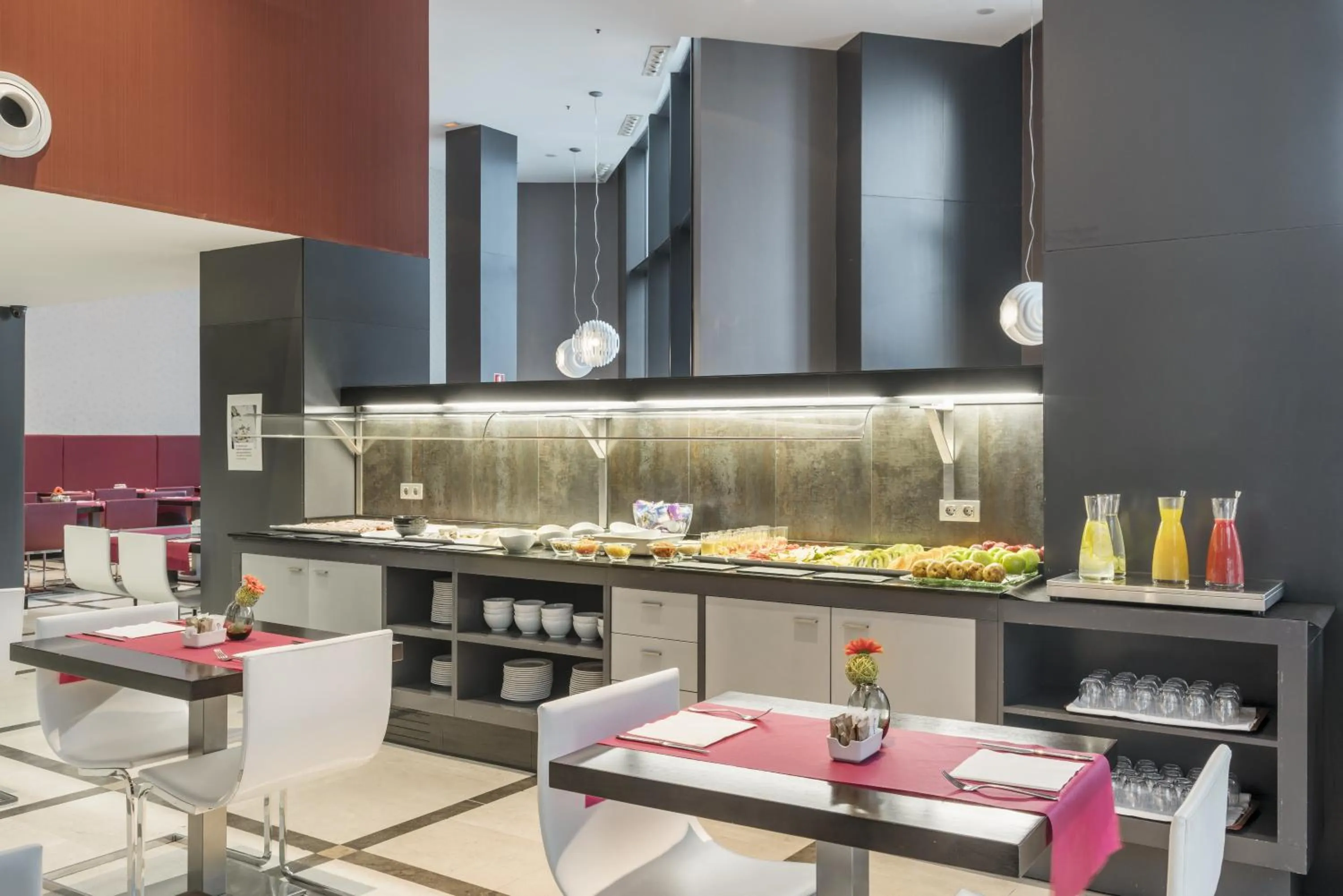 Restaurant/places to eat in Ilunion Aqua 4