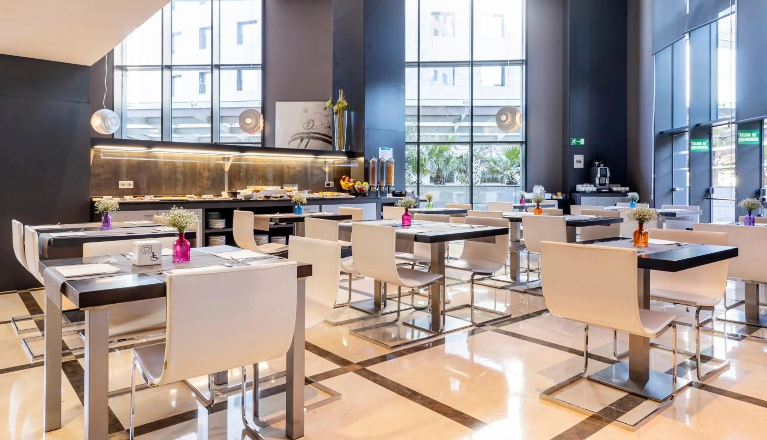 Restaurant/places to eat in Ilunion Aqua 4