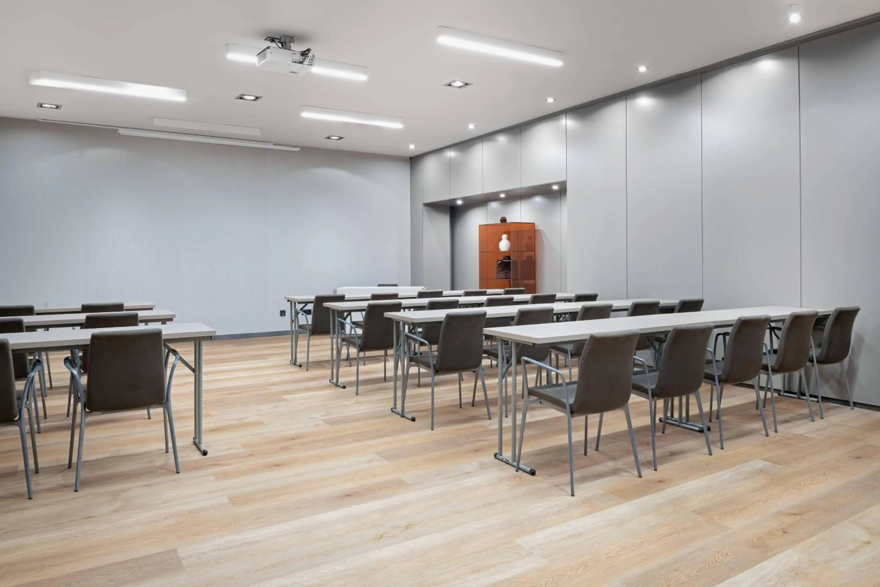 Meeting/conference room in AC Hotel Oviedo Fórum by Marriott