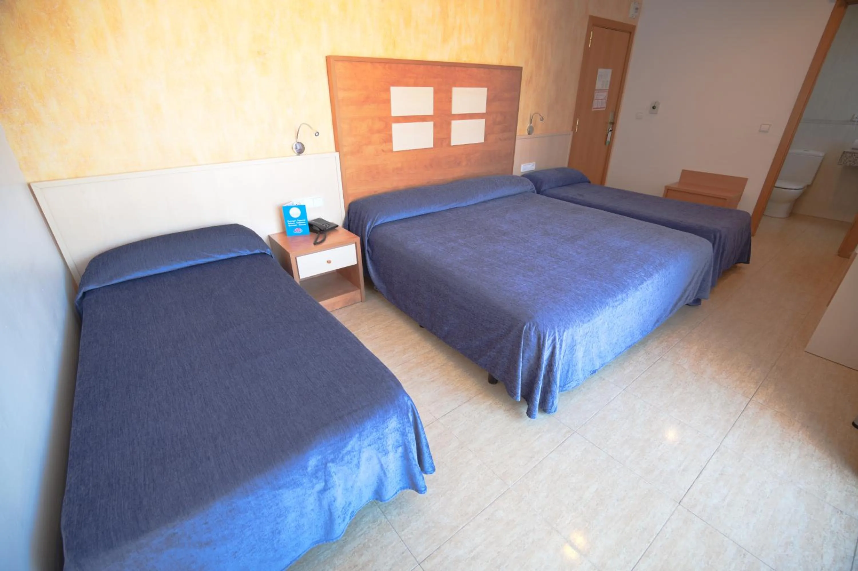 Photo of the whole room, Bed in Hotel Internacional