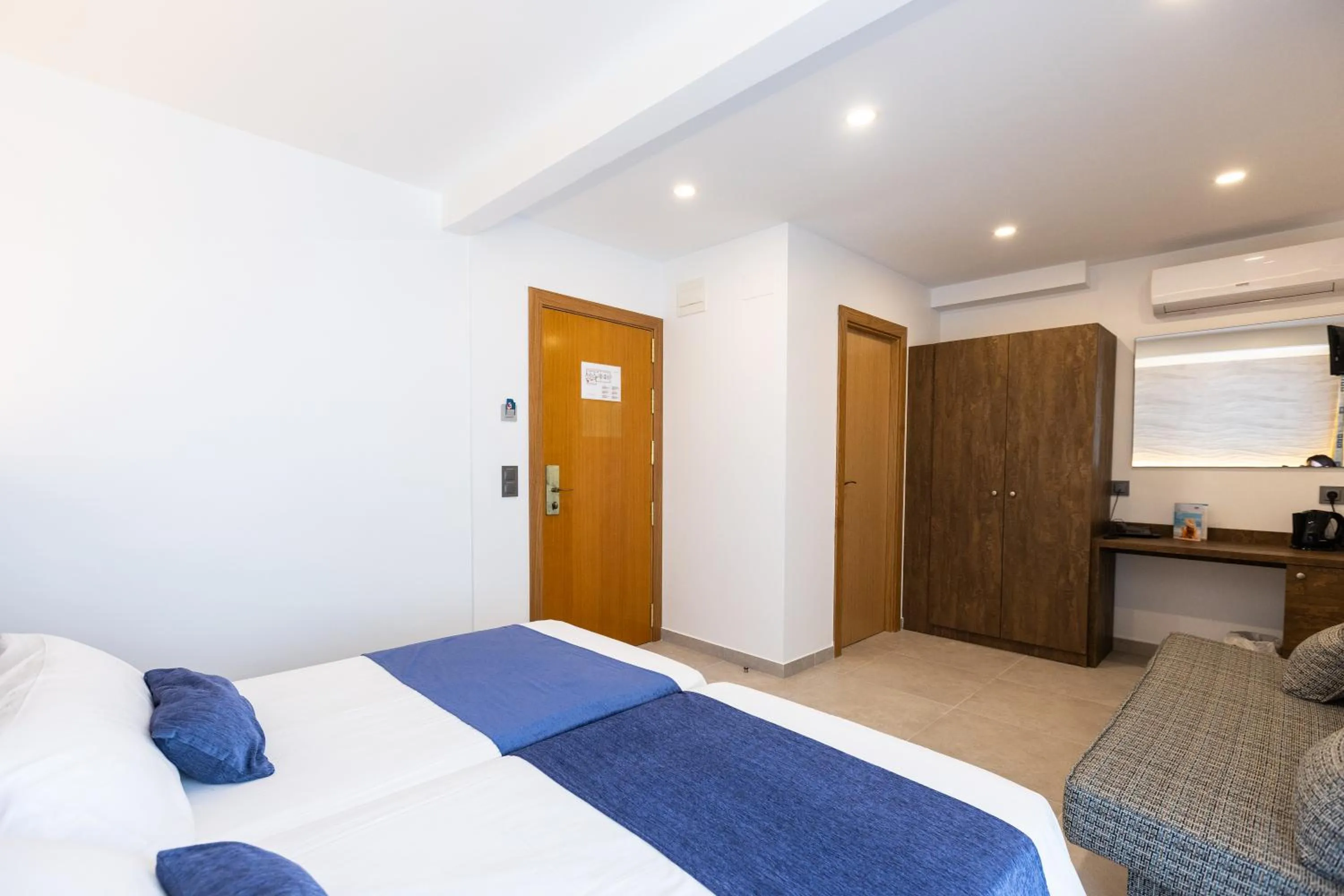 Photo of the whole room, Bed in Hotel Internacional