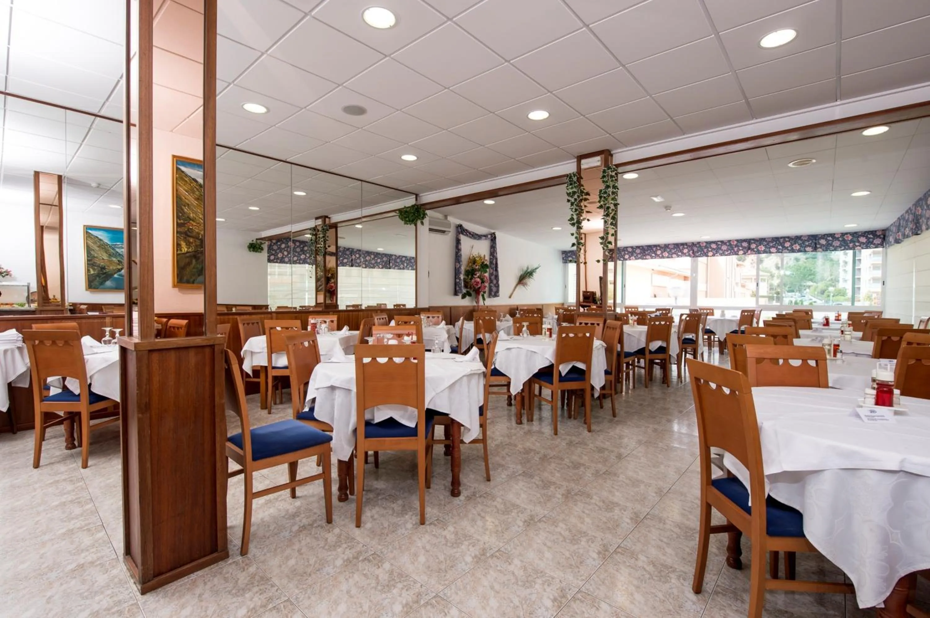 Restaurant/places to eat in Hotel Internacional