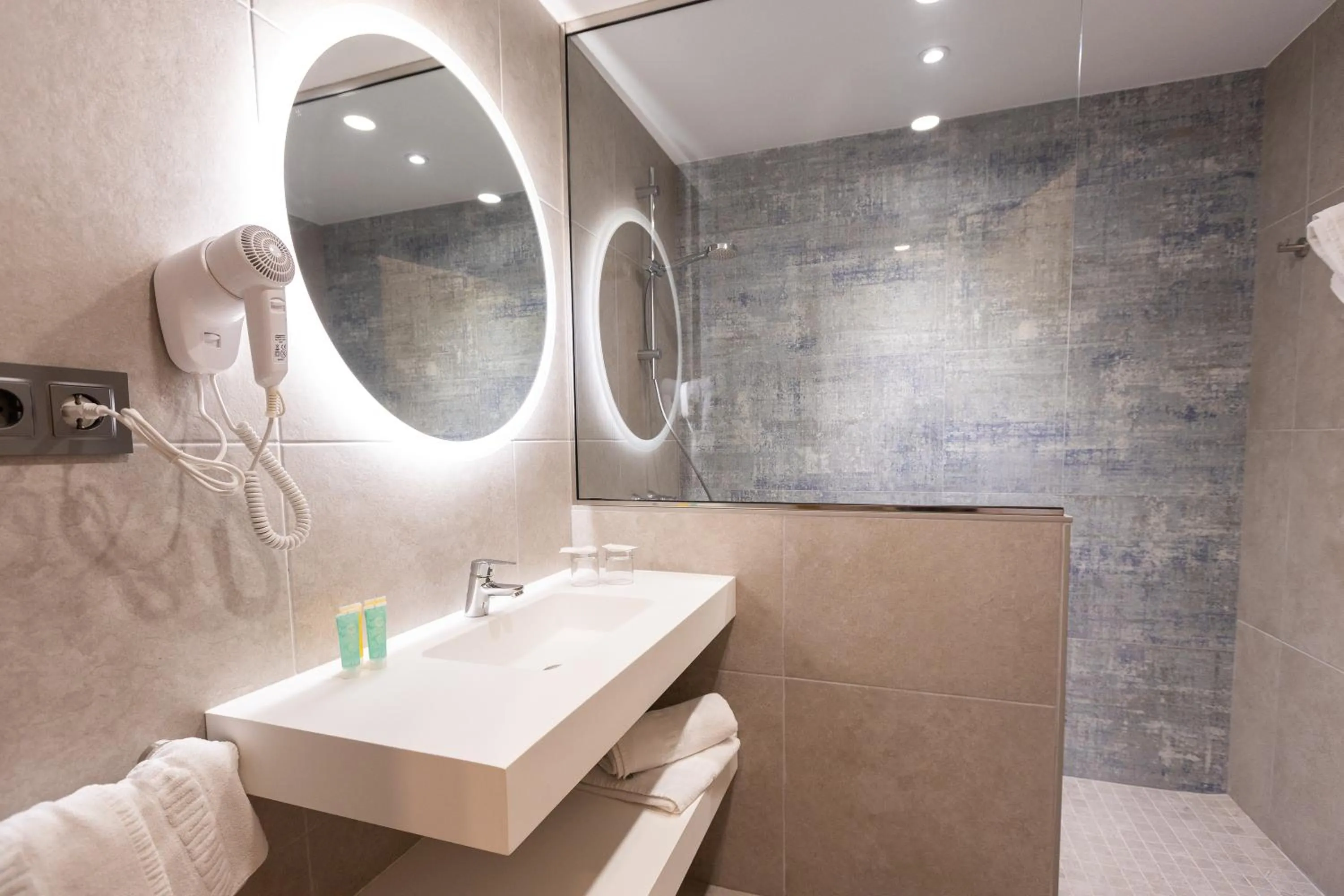 Bathroom in Hotel Internacional