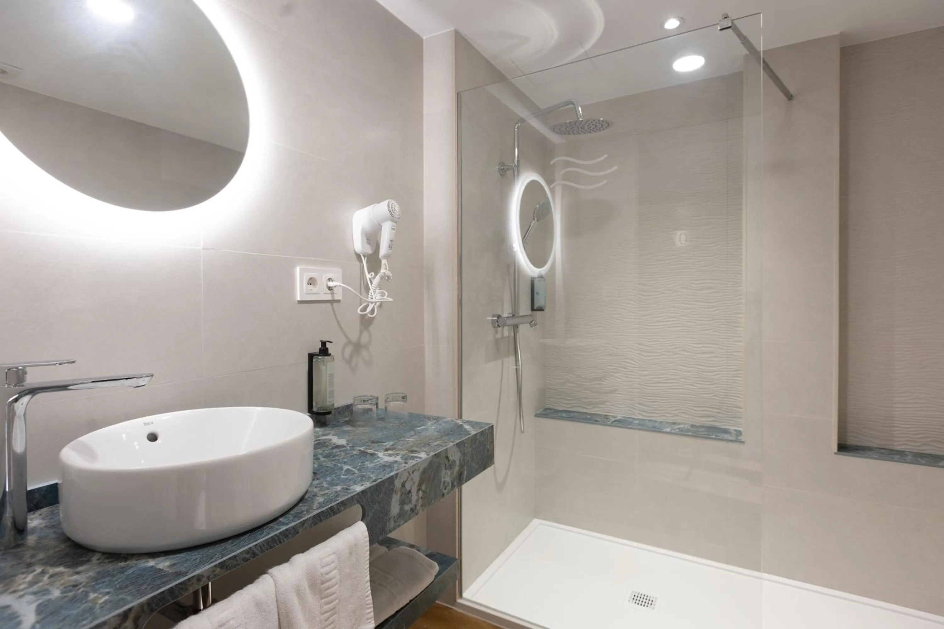 Bathroom in Hotel Internacional