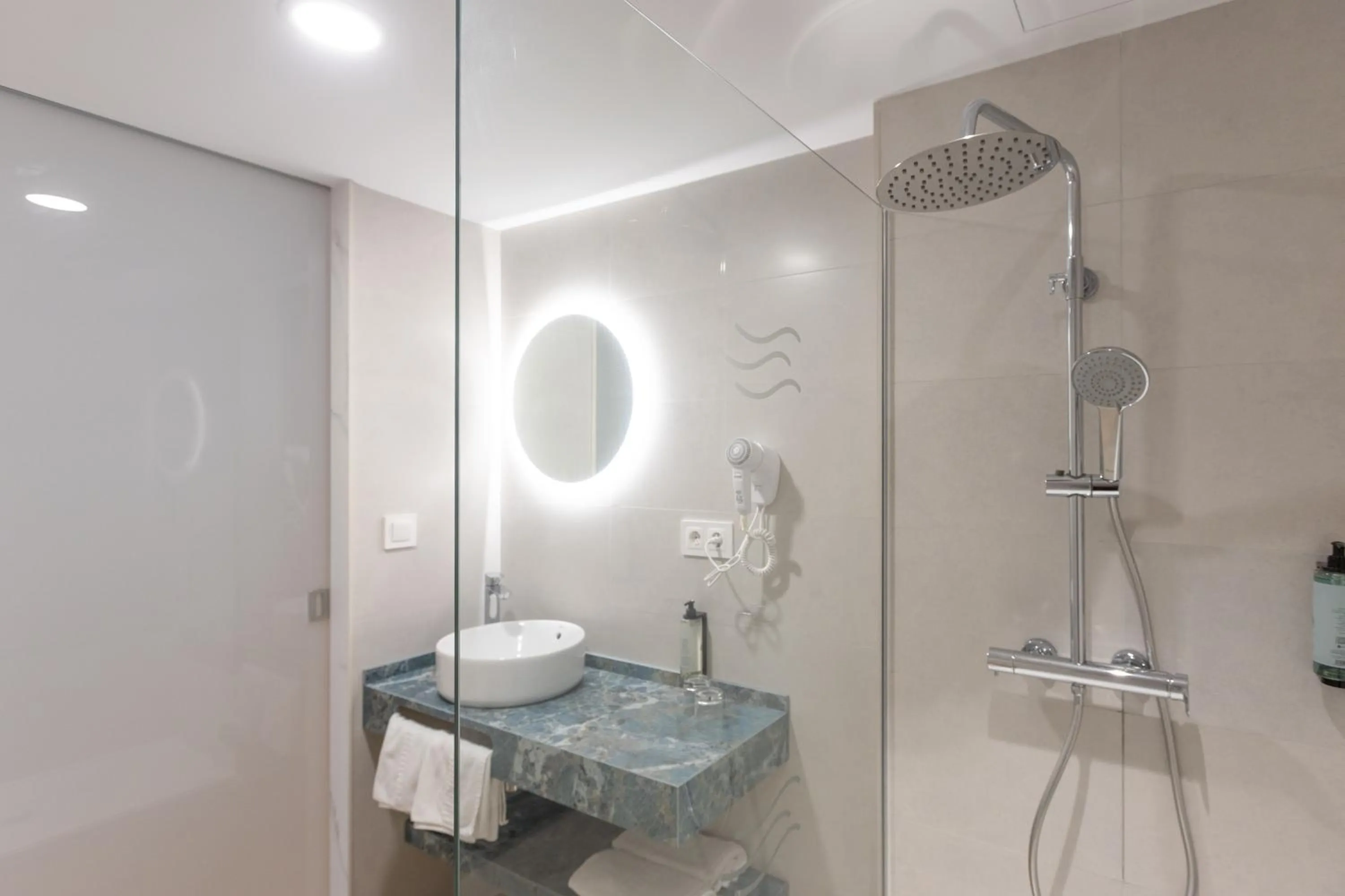 Bathroom in Hotel Internacional