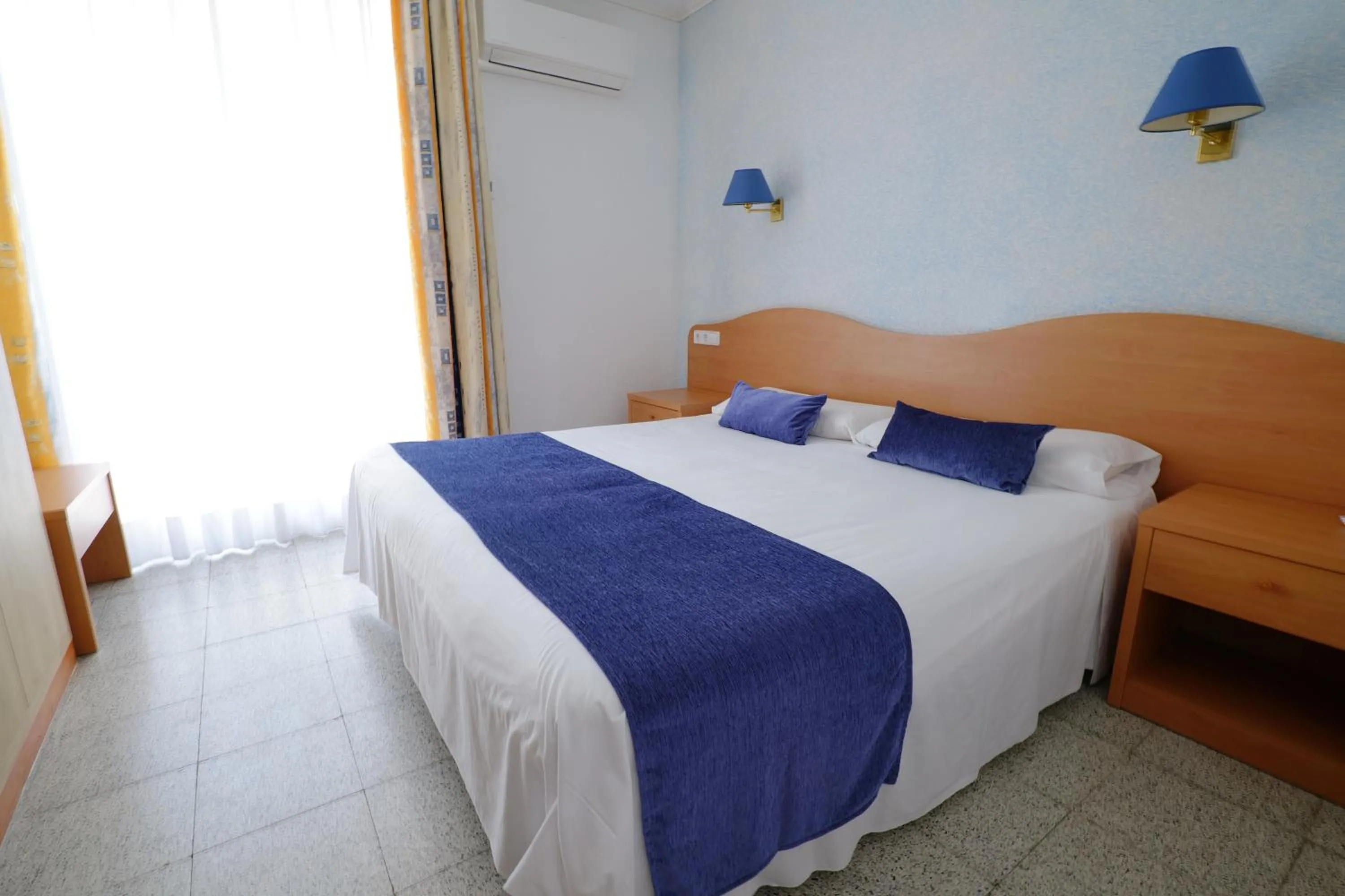 Bed in Hotel Internacional