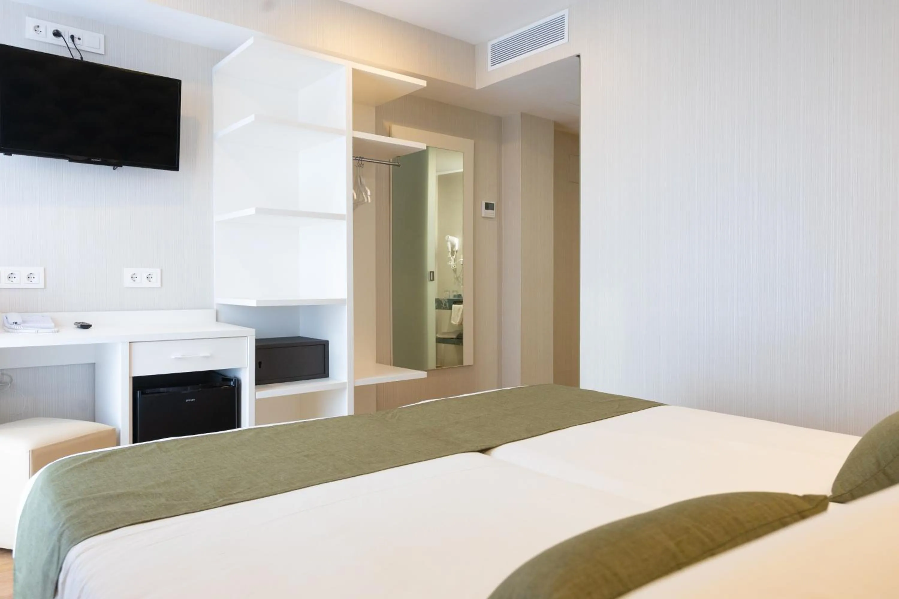 Photo of the whole room, Bed in Hotel Internacional