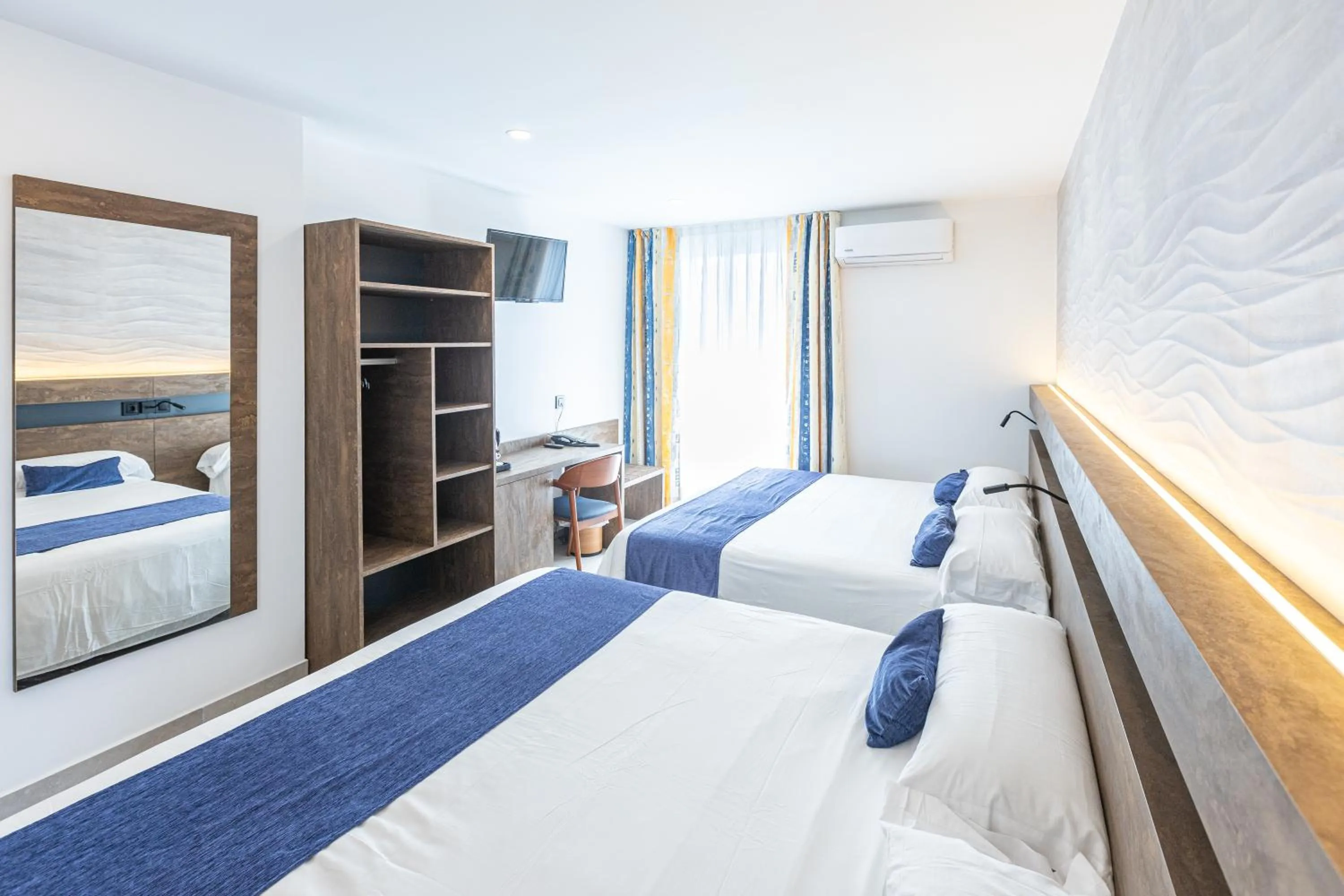 Photo of the whole room, Bed in Hotel Internacional