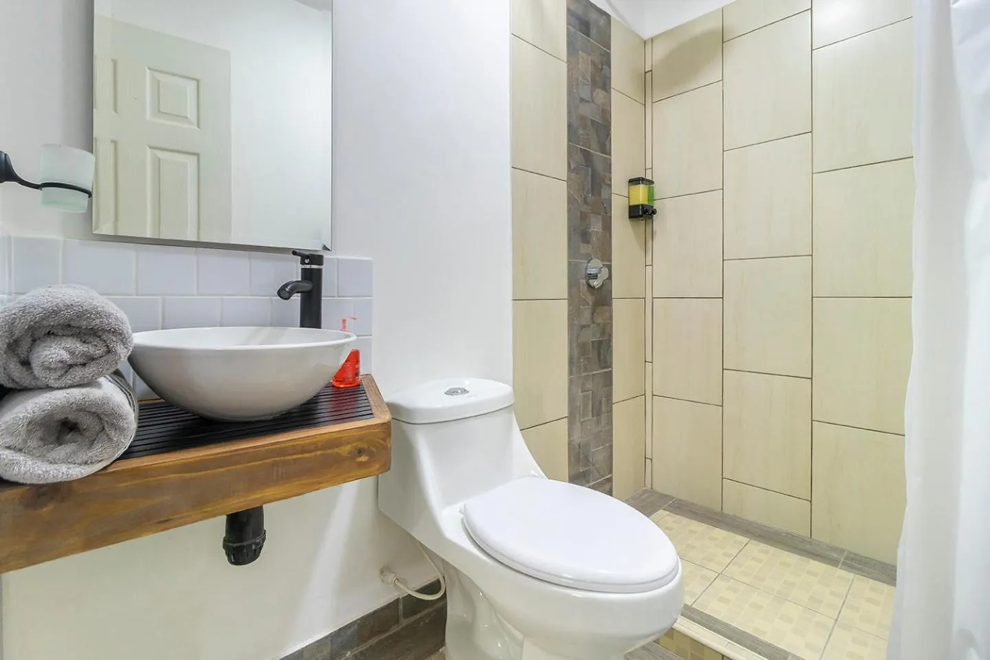 Shower in Corazon del Molino Corferias Bogota- Embajada Americana