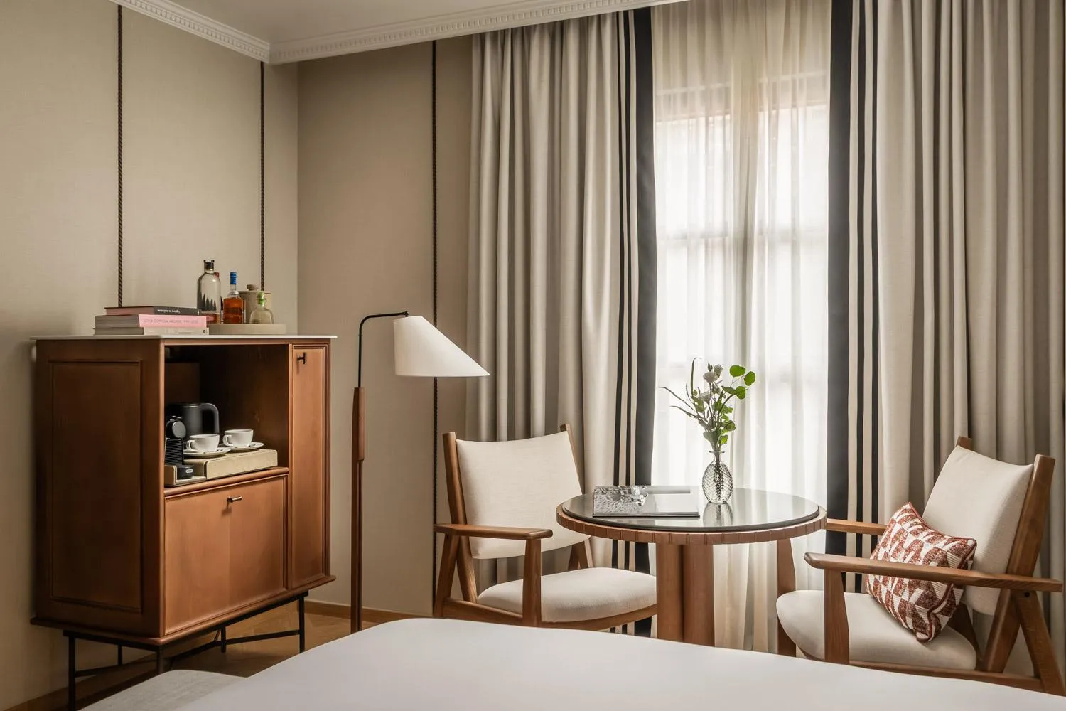 Seating area, Bed in Hotel Condes de Barcelona