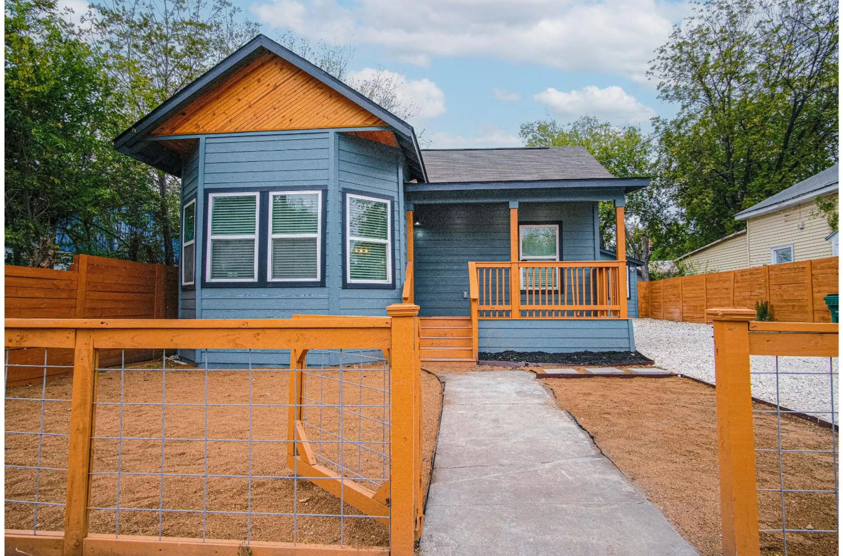 Property building in Exceptional 5BR So Close to Riverwalk and Downtown