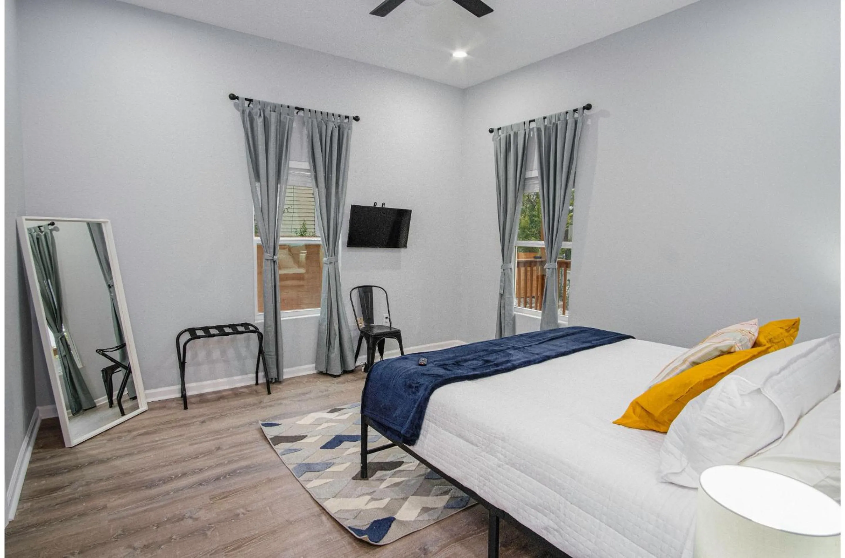 Other, Bed in Exceptional 5BR So Close to Riverwalk and Downtown