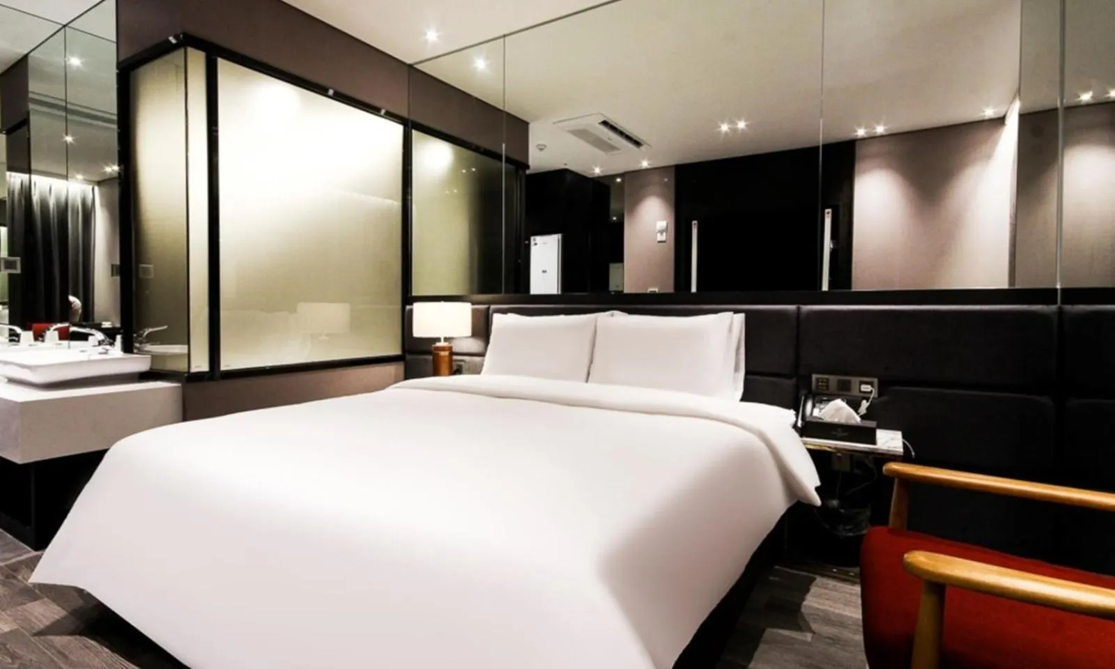 Bed in Busan Myeongji Ciel Ocean Hotel