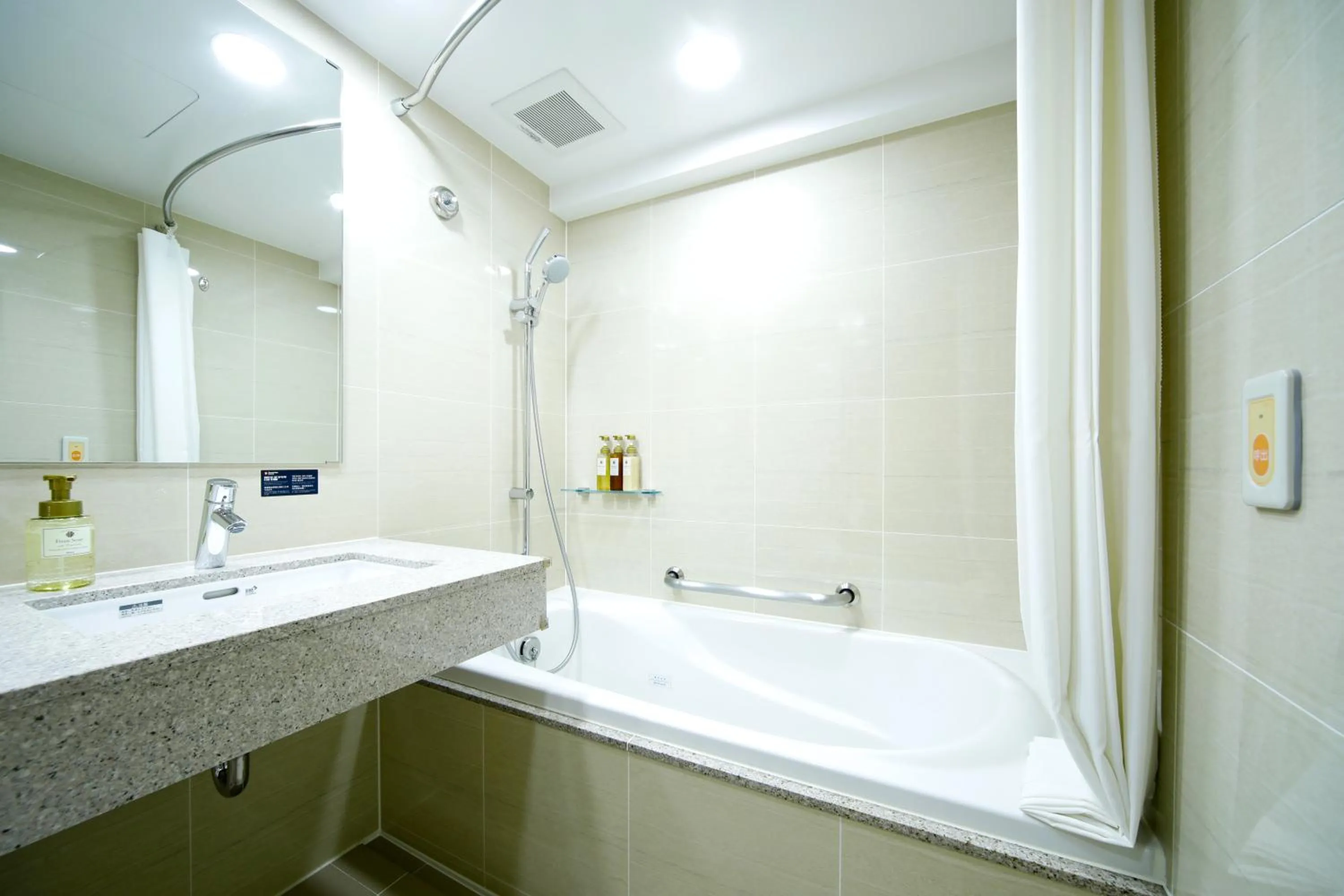 Shower in Travelodge Kyoto Shijo Kawaramachi