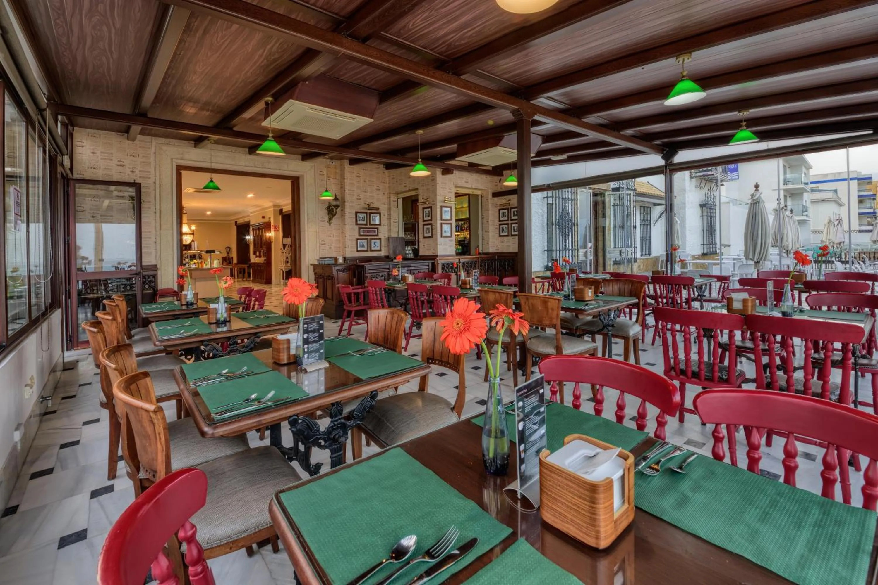 Restaurant/places to eat in Hotel Playa de Regla