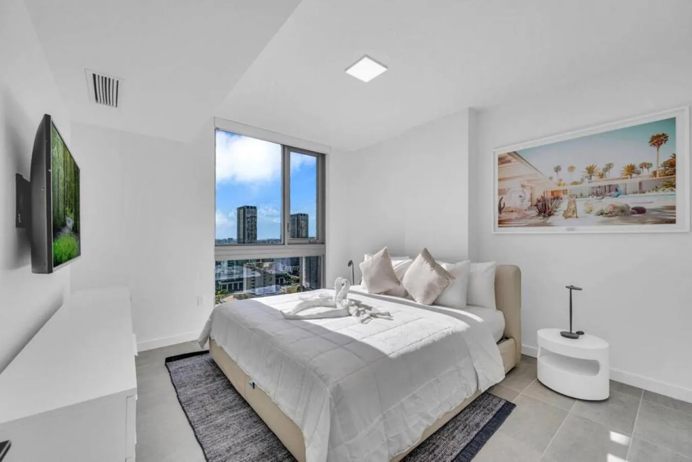 Bed in Modern 1 Bed Condo across from Bayside in Downtown
