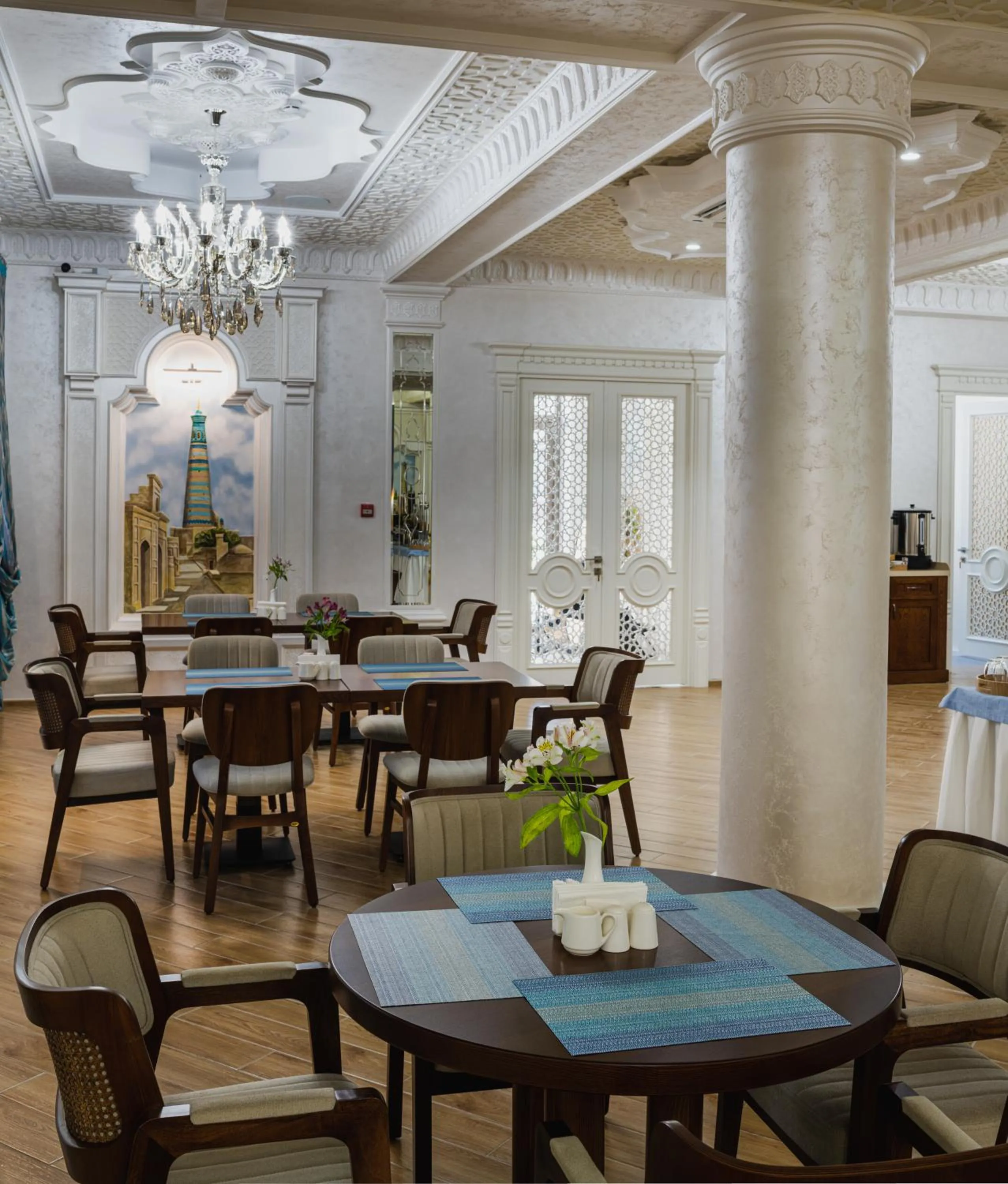 Restaurant/places to eat in Zarafshon Parkside