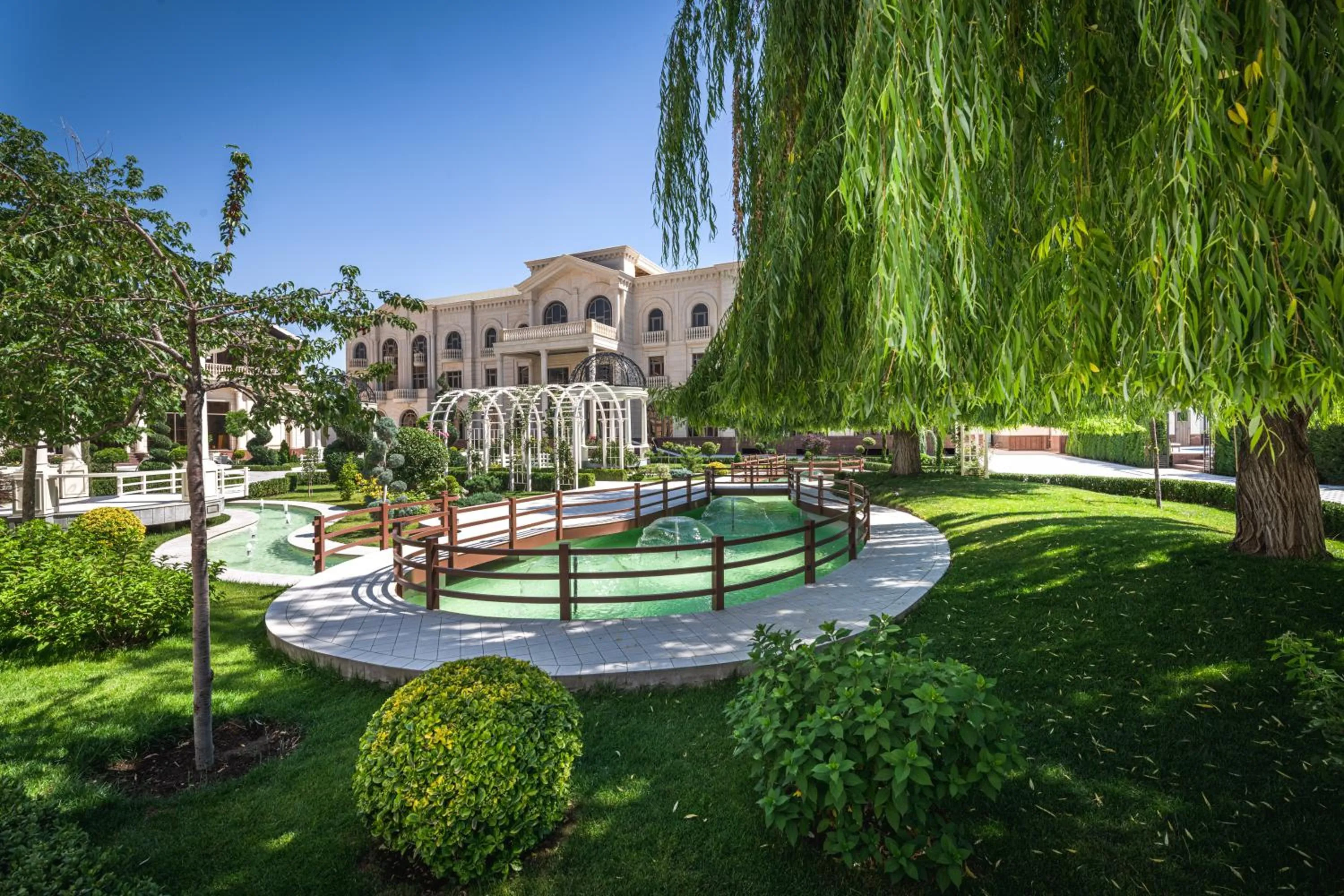 Spring in Zarafshon Parkside