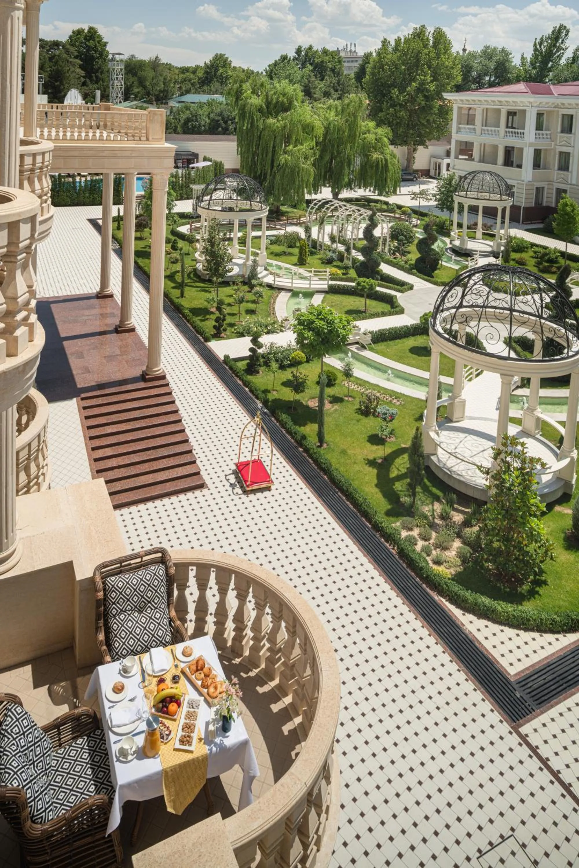 Garden in Zarafshon Parkside