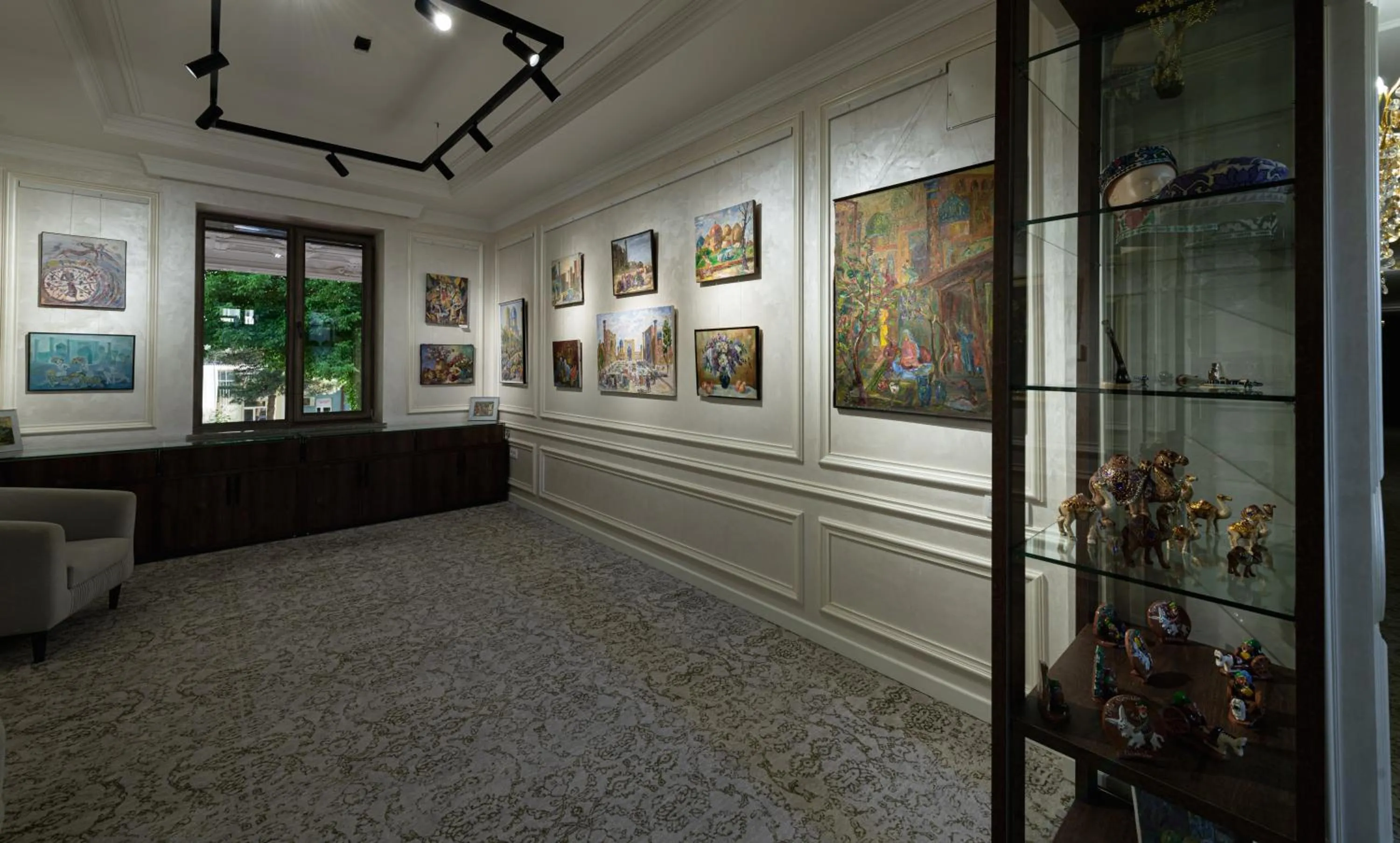 Decorative detail in Zarafshon Parkside