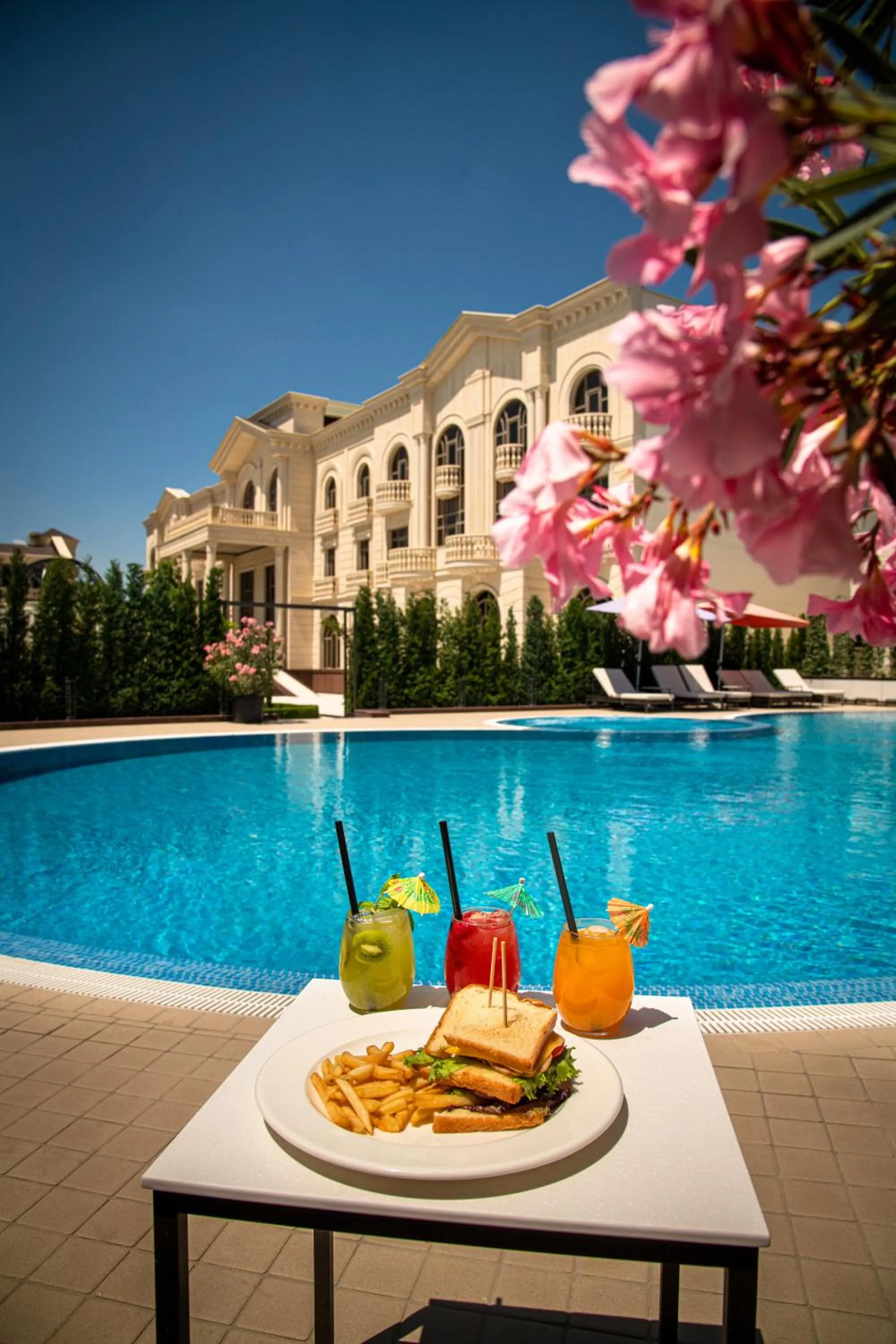 Food and drinks in Zarafshon Parkside