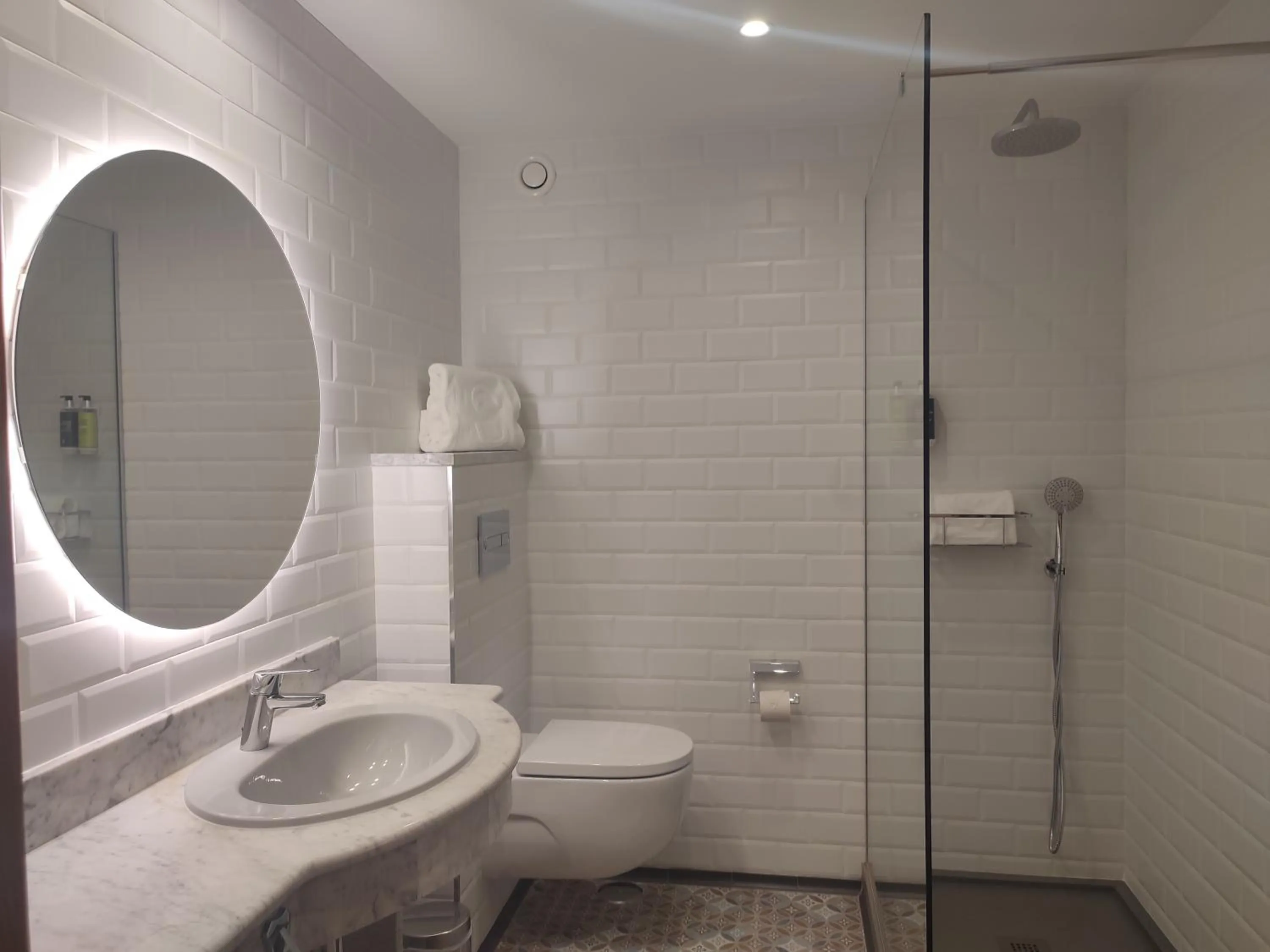 Shower in Hotel Sercotel Cuatro Postes