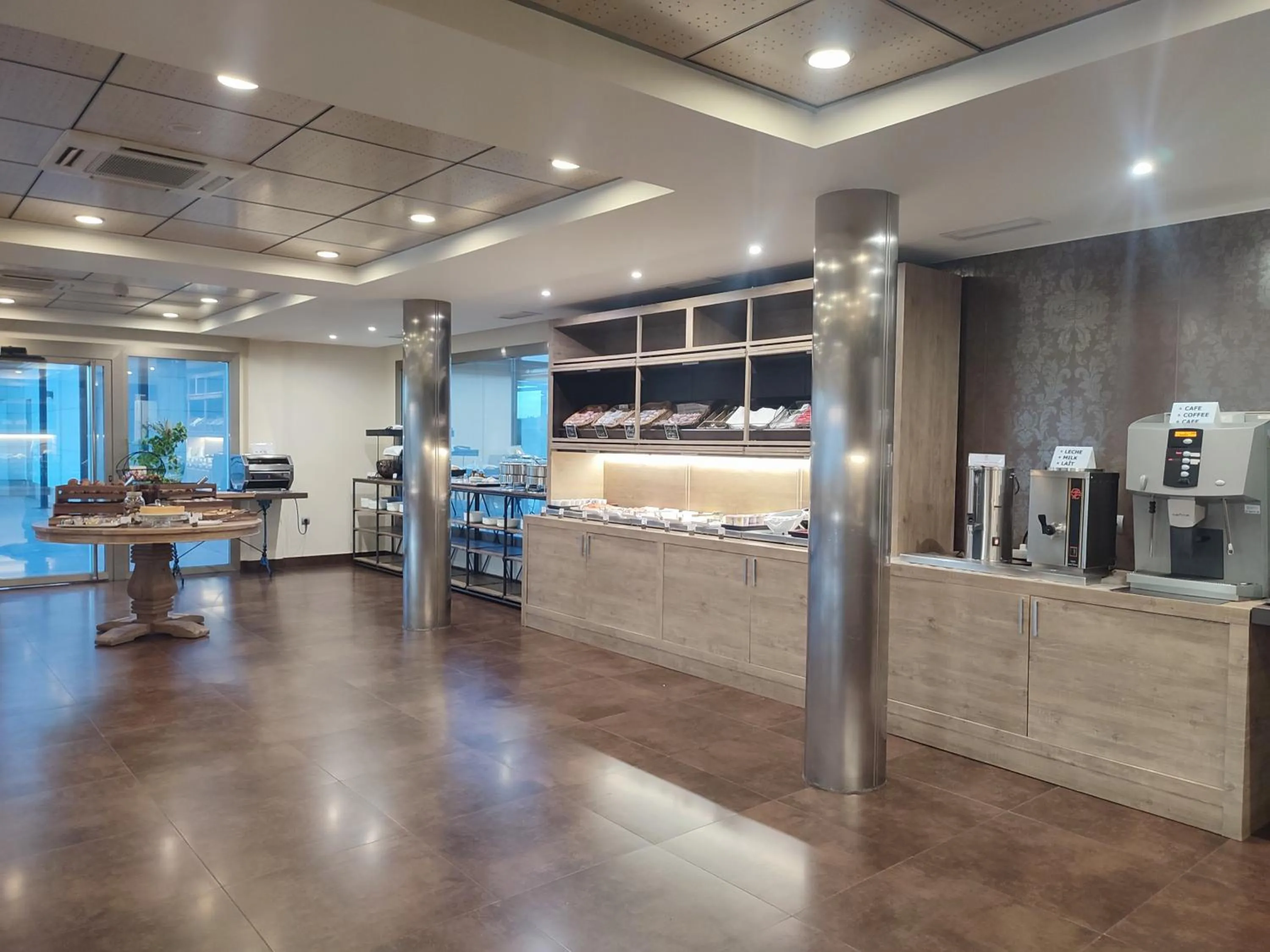 Lounge or bar in Hotel Sercotel Cuatro Postes